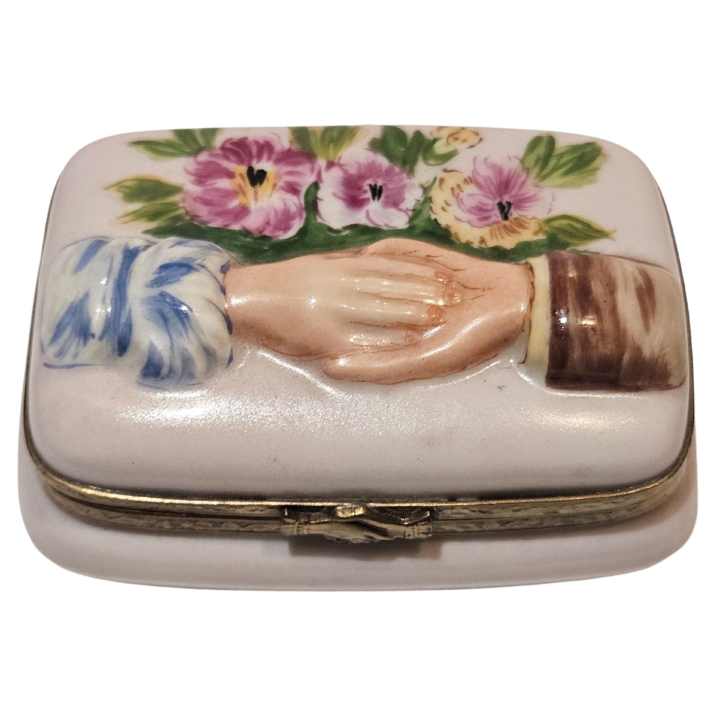 Exquisito y Raro Estuche Joyero Floral de Limoges Francés para Bodas Mano a Mano en venta