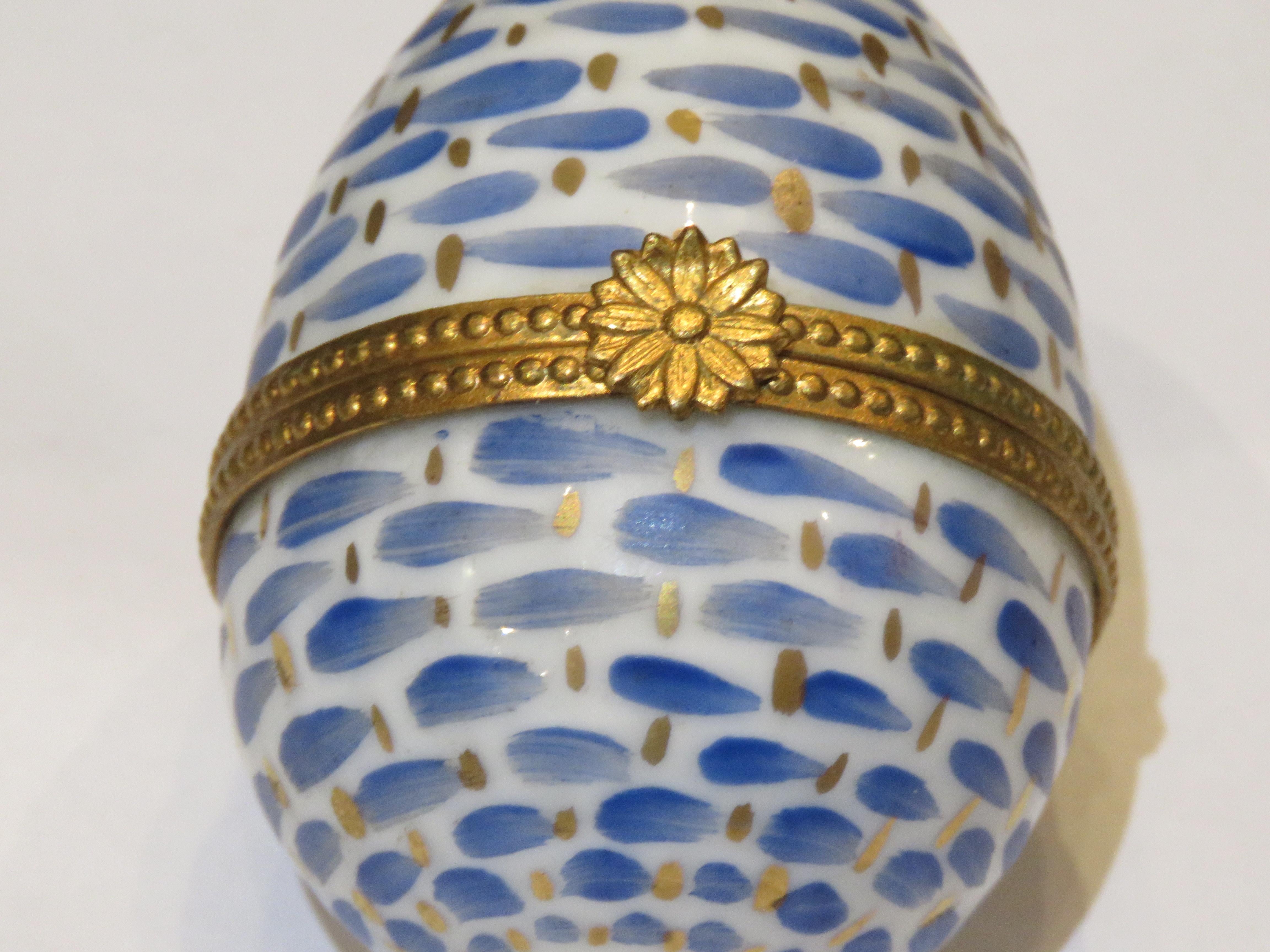 Exquisite Rare French Turquoise Blue and White Gold Limoges Box Egg In Good Condition For Sale In New York, NY