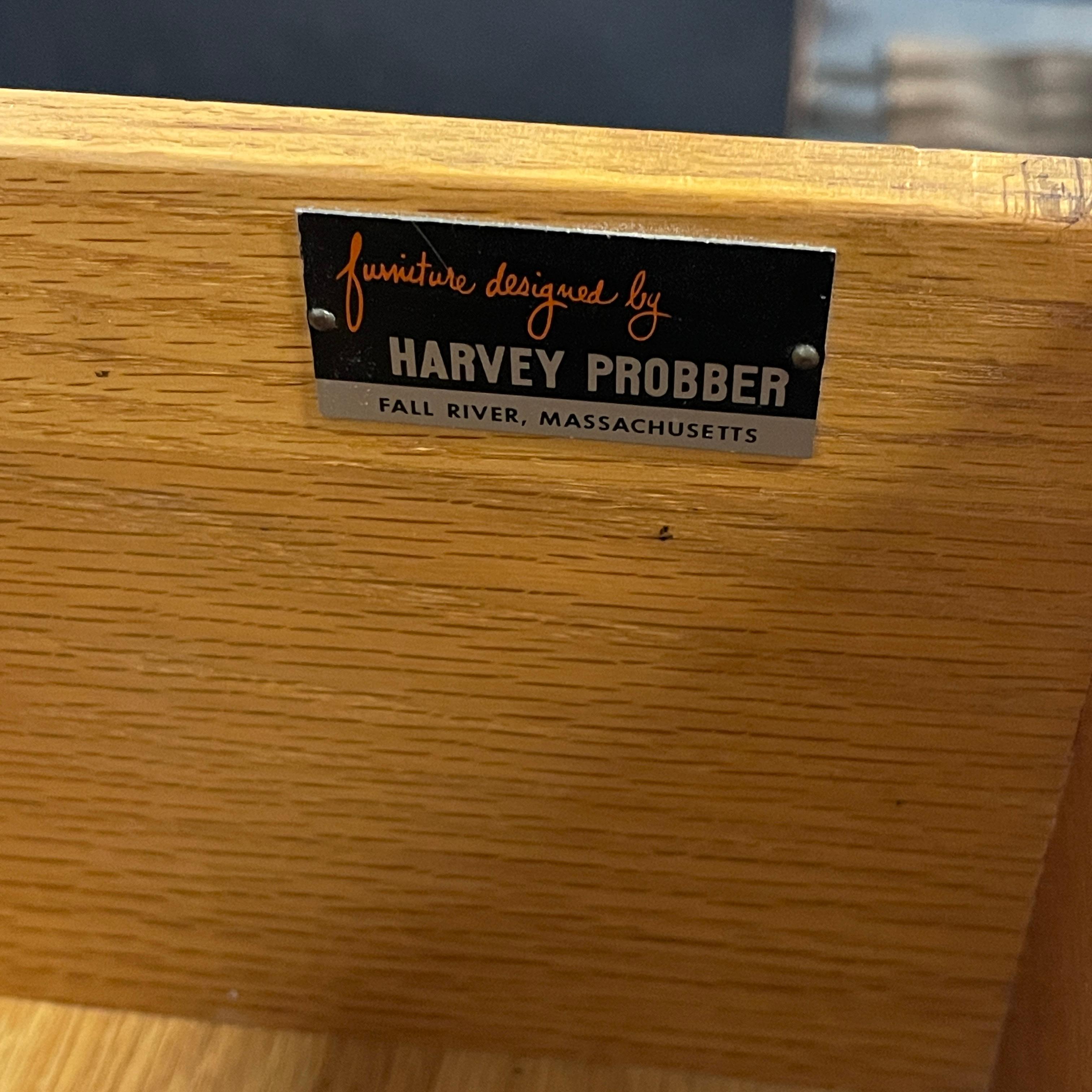 20ième siècle Crédence exquise et rare de Harvey Probber avec Portes émaillées Arpad Rasti  en vente