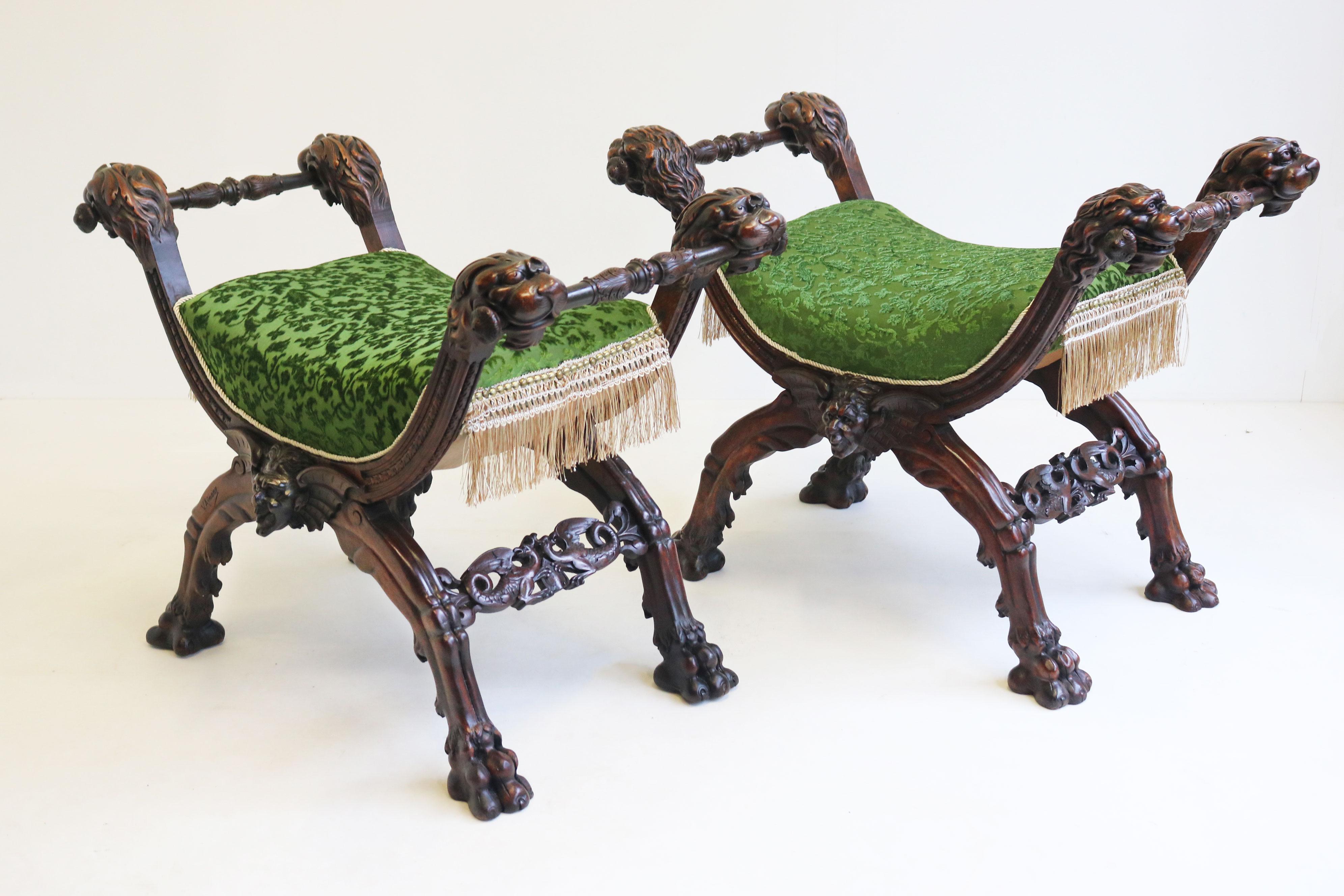 Rare paire de tabourets néo-gothiques par Victor Oak Oak 19ème siècle têtes de lion en chêne en vente 5