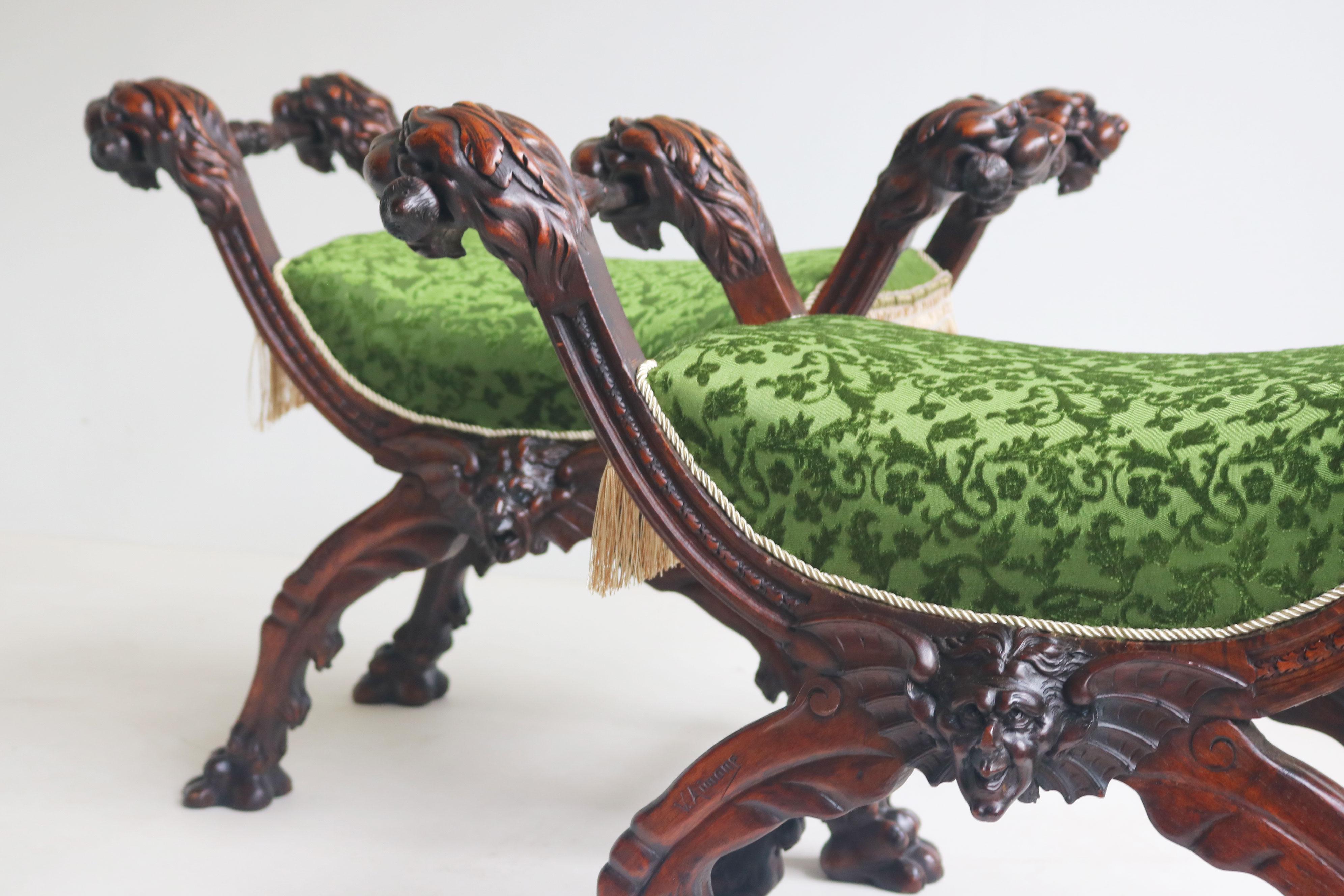 Rare paire de tabourets néo-gothiques par Victor Oak Oak 19ème siècle têtes de lion en chêne en vente 7