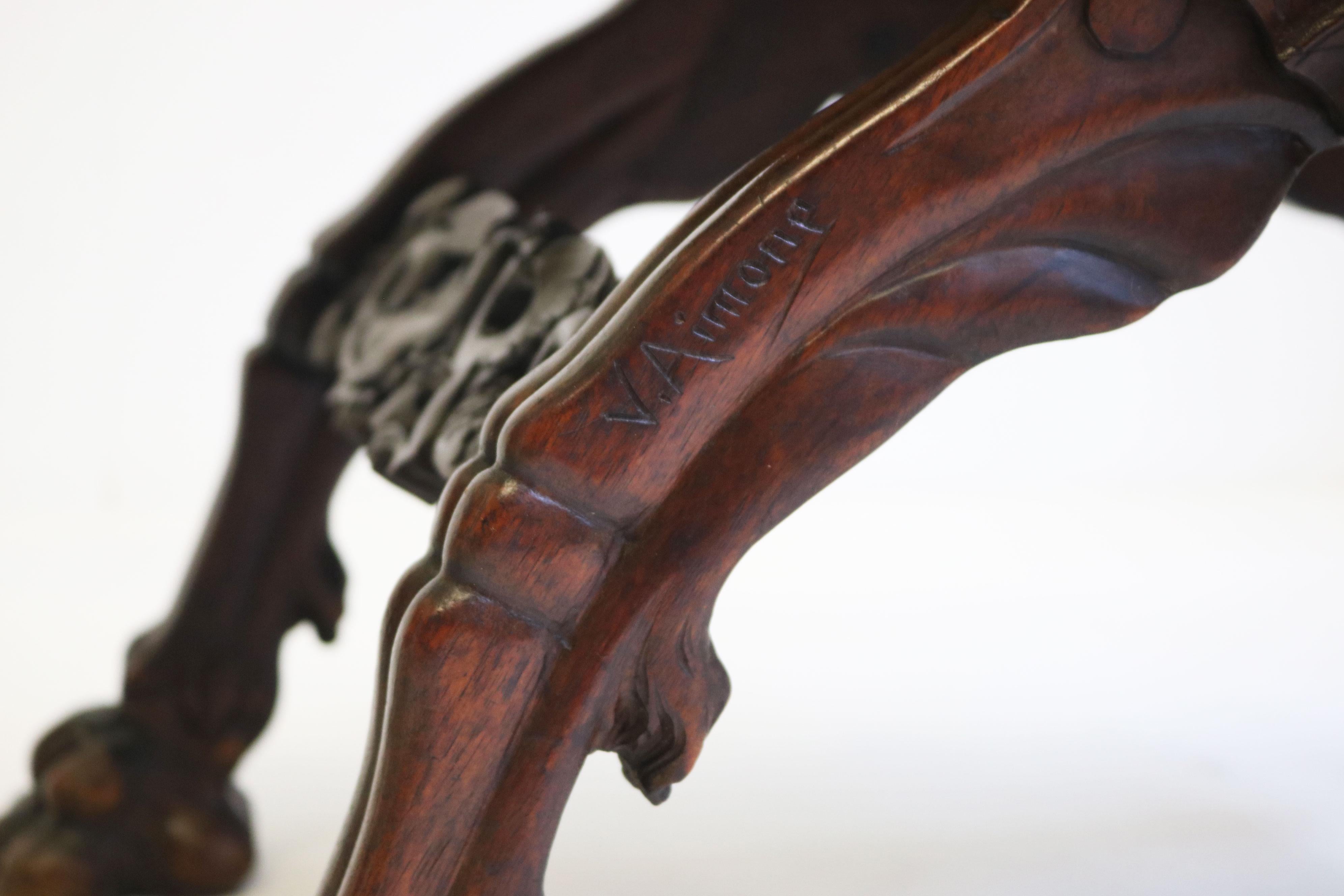 Chêne Rare paire de tabourets néo-gothiques par Victor Oak Oak 19ème siècle têtes de lion en chêne en vente