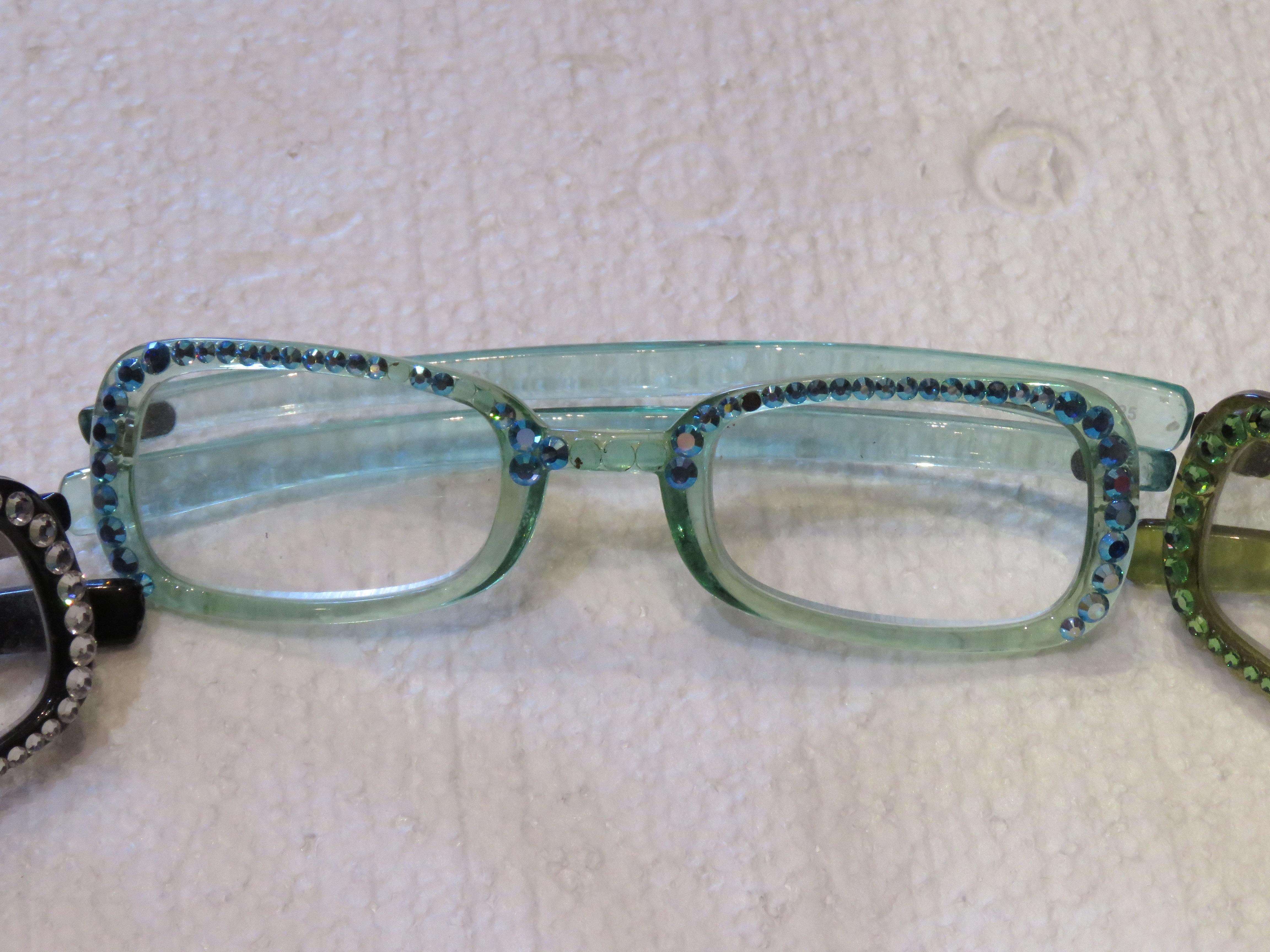 Exquisite Rare Vintage Swarovski CRYSTAL Set of 3 reading Glasses In Good Condition For Sale In New York, NY