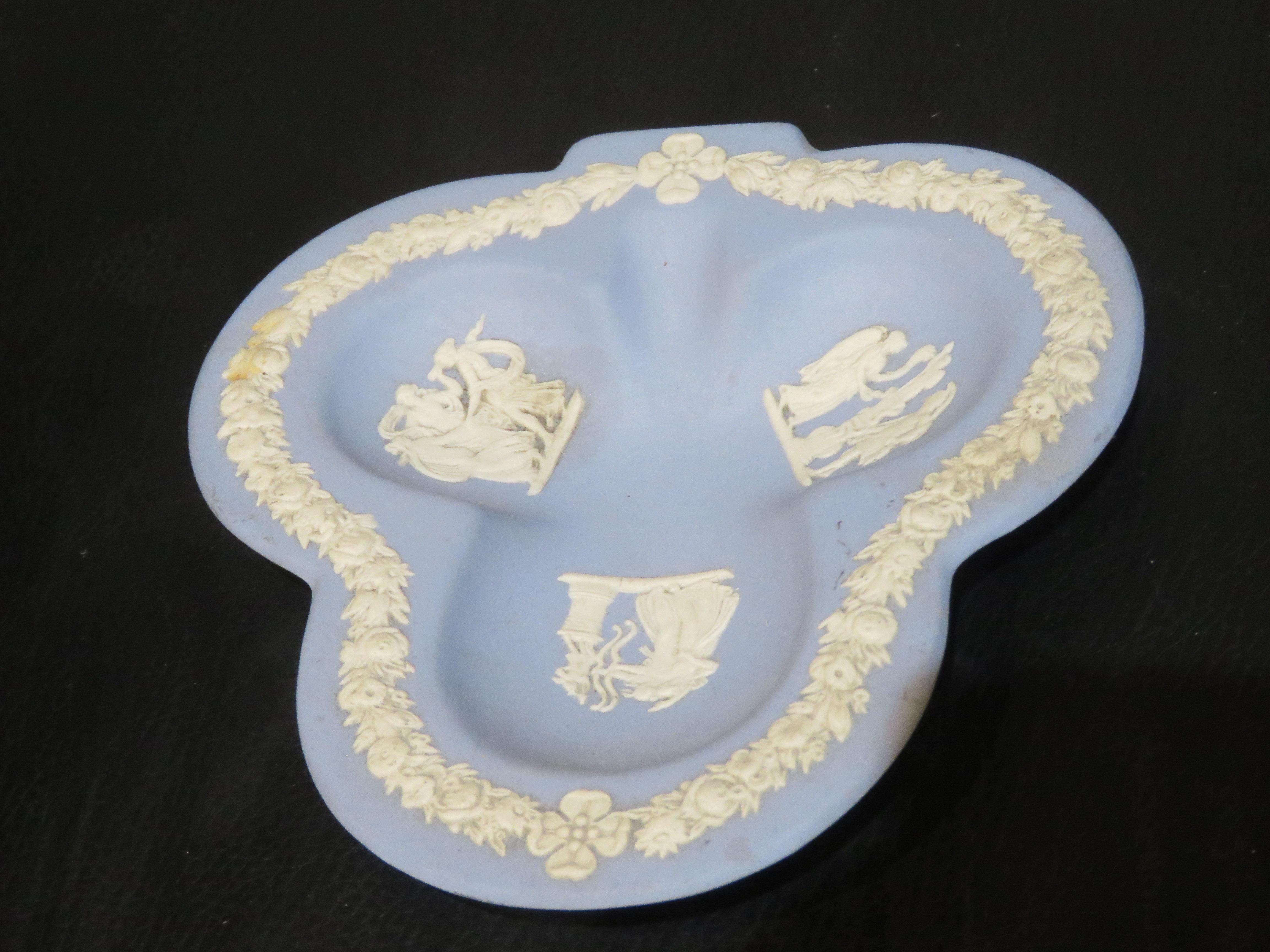 Der folgende Artikel, den wir anbieten, ist eine seltene und beeindruckende prächtige und exquisite seltene Original Wedgwood gestempelt Sectional Teller mit drei Grazien. Hervorragend gemacht mit Magnificent Detail. Gestempelt Wedgwood, England.