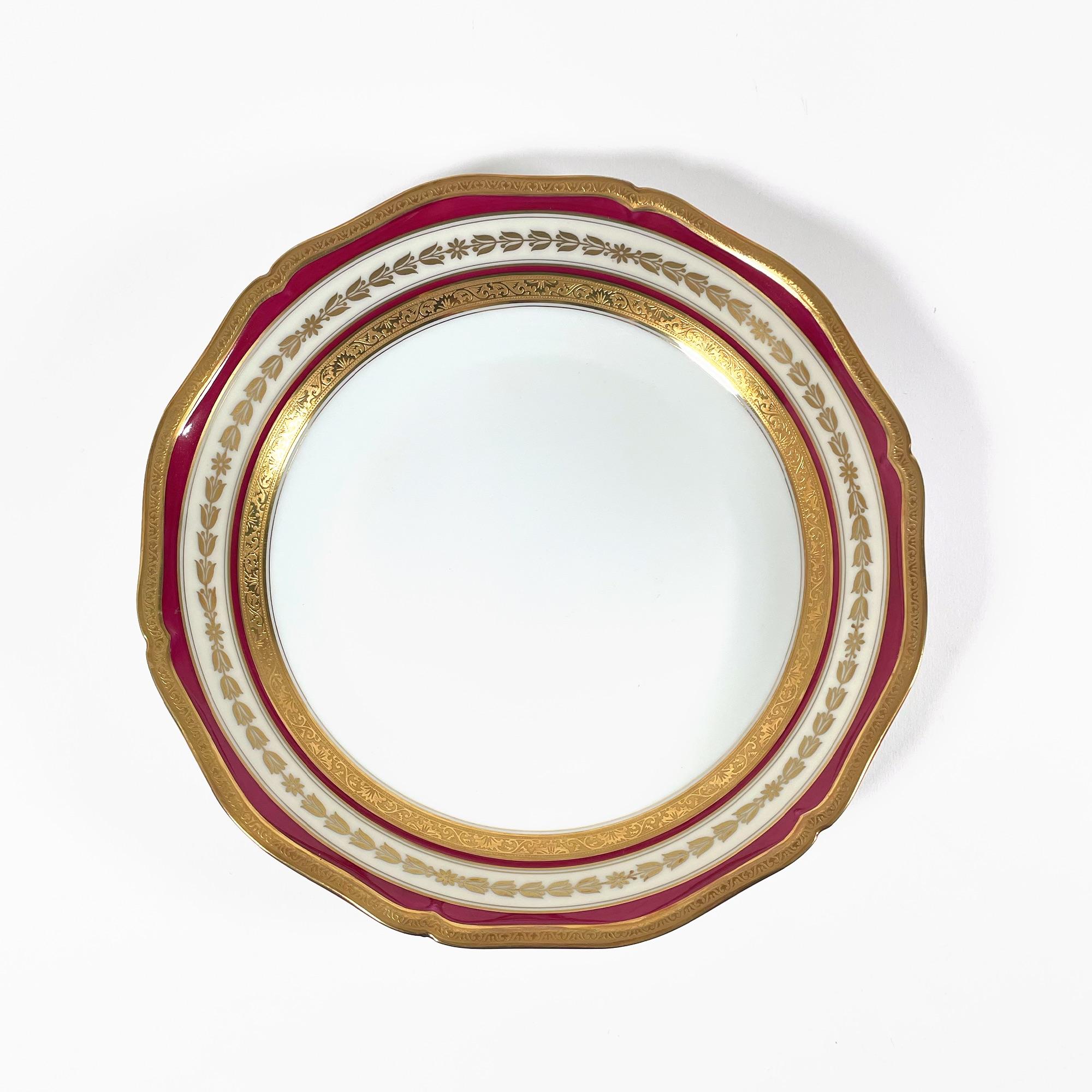 Exquis service de vaisselle Raynaud & Co de Limoges en porcelaine peinte à la main en vente 6