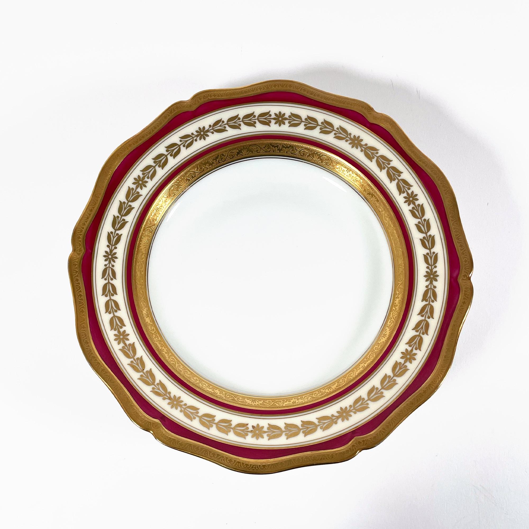 Exquis service de vaisselle Raynaud & Co de Limoges en porcelaine peinte à la main en vente 9