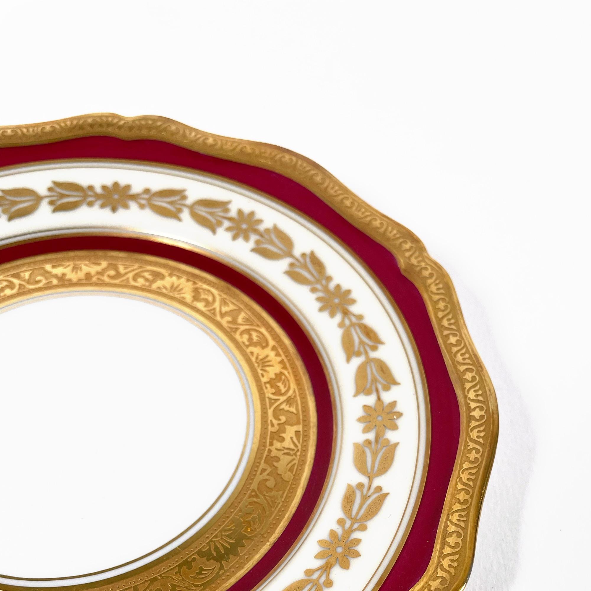 20ième siècle Exquis service de vaisselle Raynaud & Co de Limoges en porcelaine peinte à la main en vente