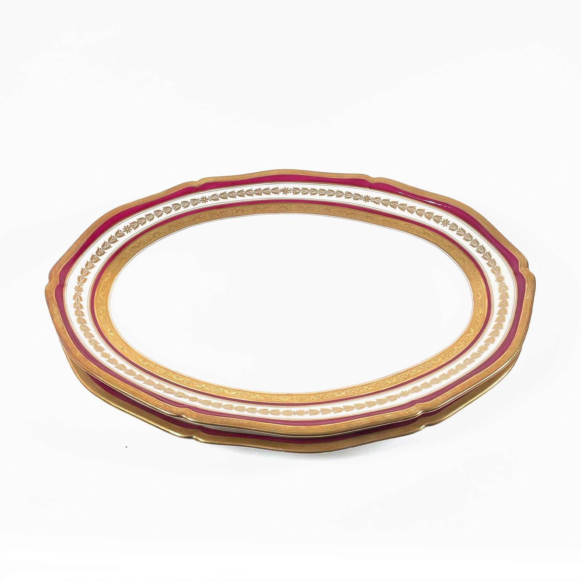 Exquis service de vaisselle Raynaud & Co de Limoges en porcelaine peinte à la main en vente 1