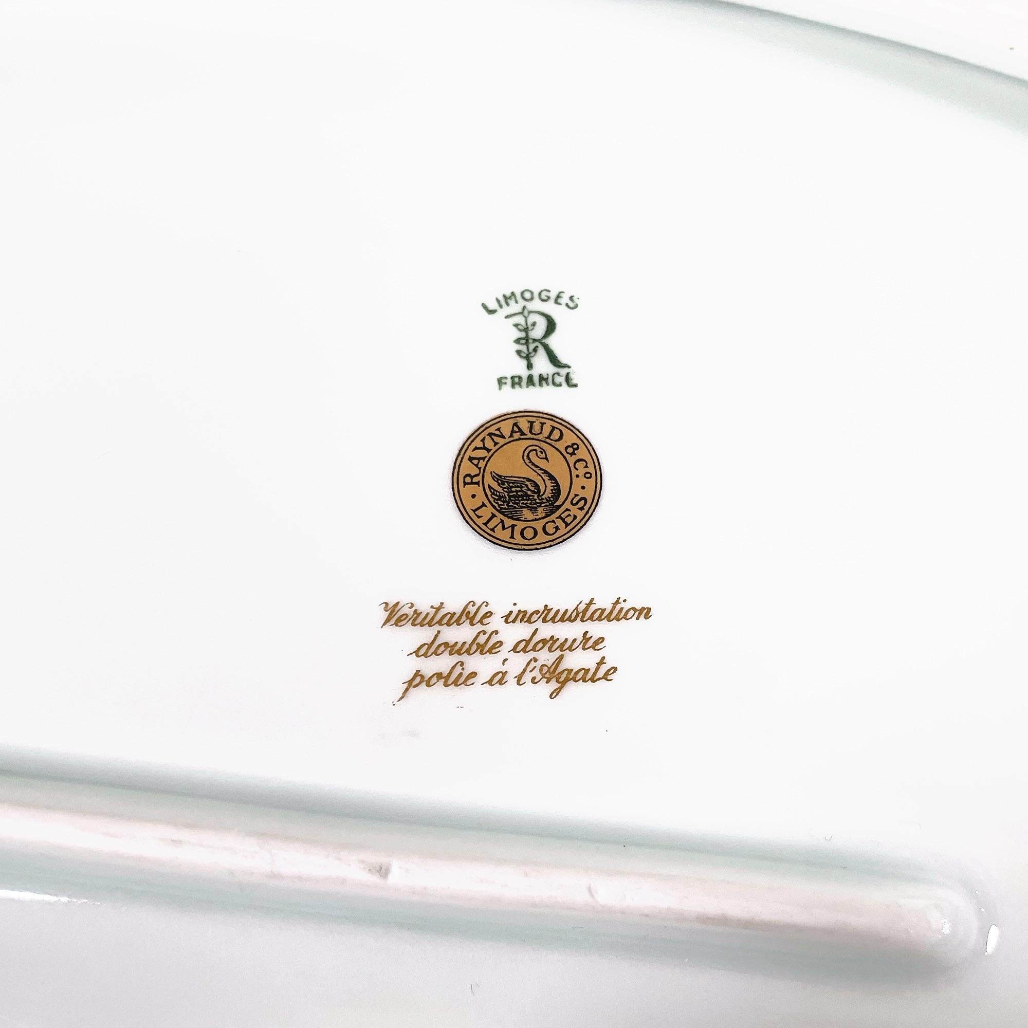 Exquis service de vaisselle Raynaud & Co de Limoges en porcelaine peinte à la main en vente 4