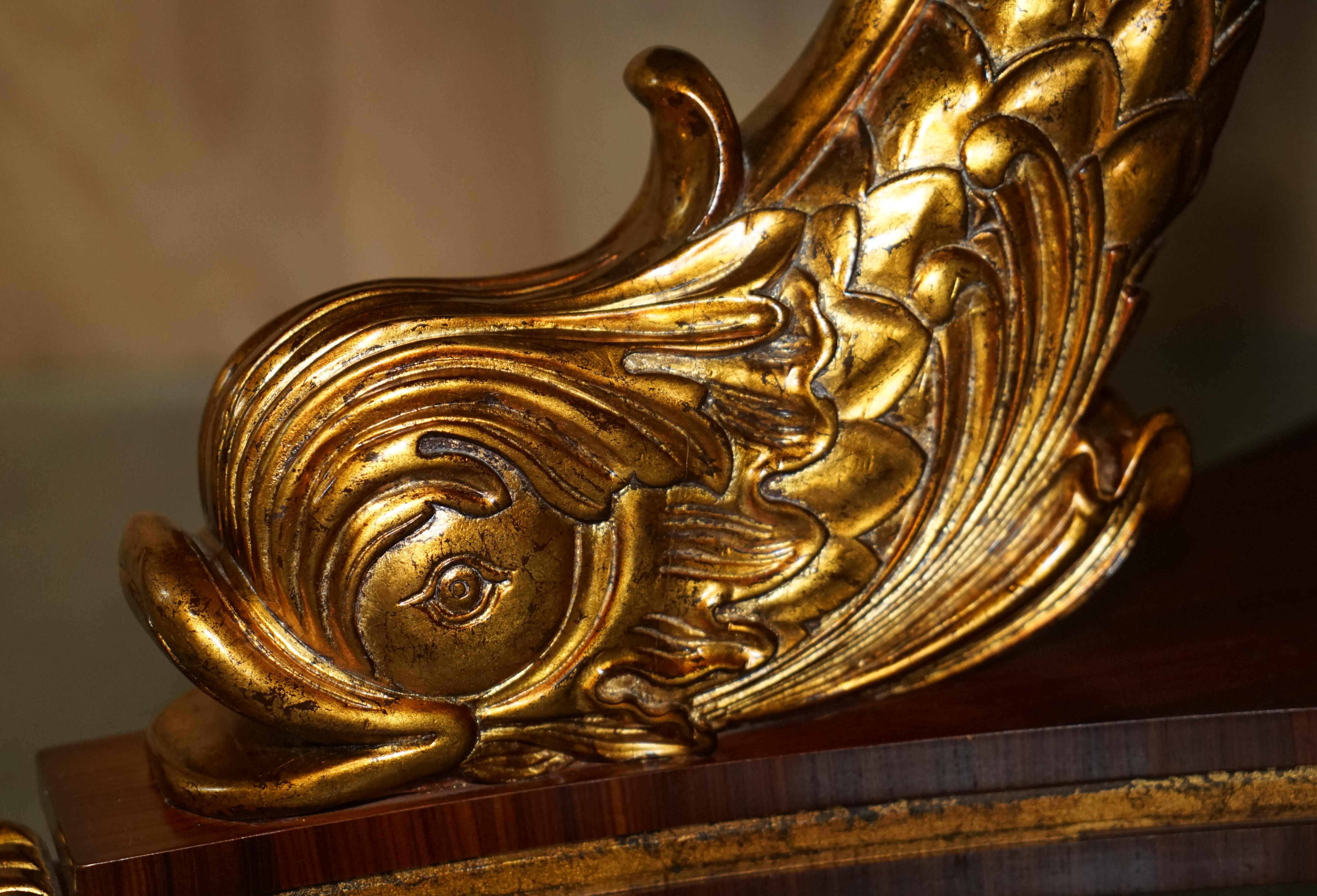 Exquisiter Delphin-Esstisch im Regency-Stil aus vergoldetem Holz mit geflammter Hartholzplatte im Angebot 5