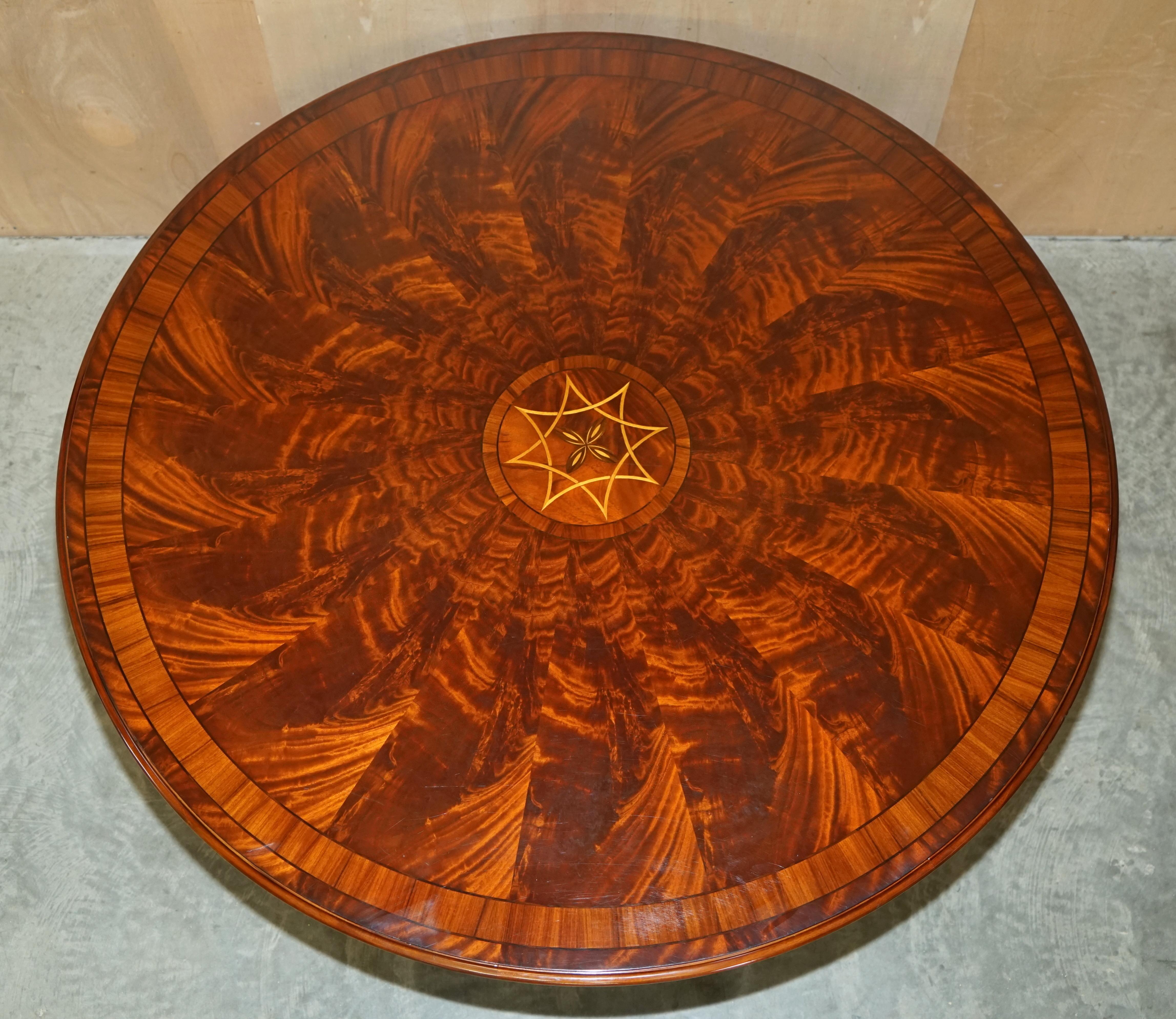 Exquisiter Delphin-Esstisch im Regency-Stil aus vergoldetem Holz mit geflammter Hartholzplatte im Angebot 8