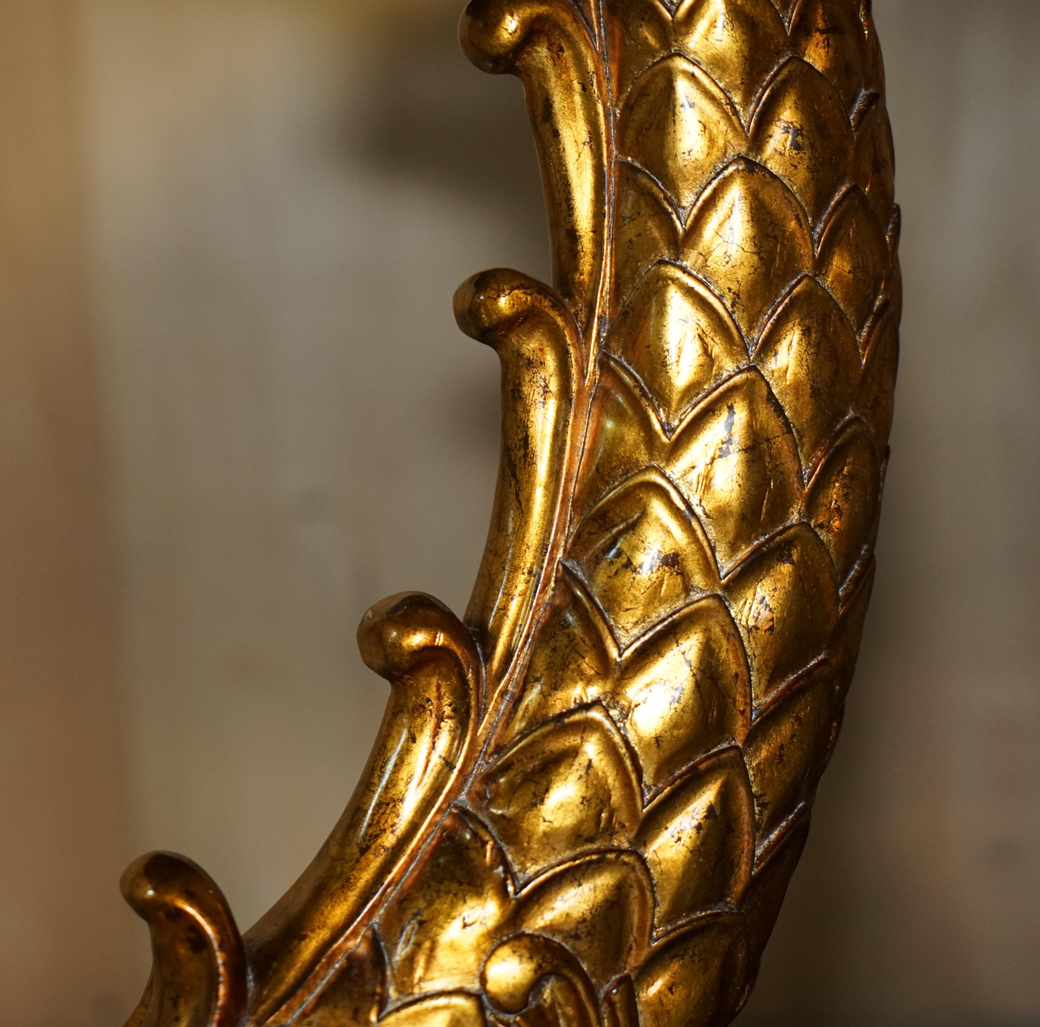 Exquisiter Delphin-Esstisch im Regency-Stil aus vergoldetem Holz mit geflammter Hartholzplatte im Angebot 4