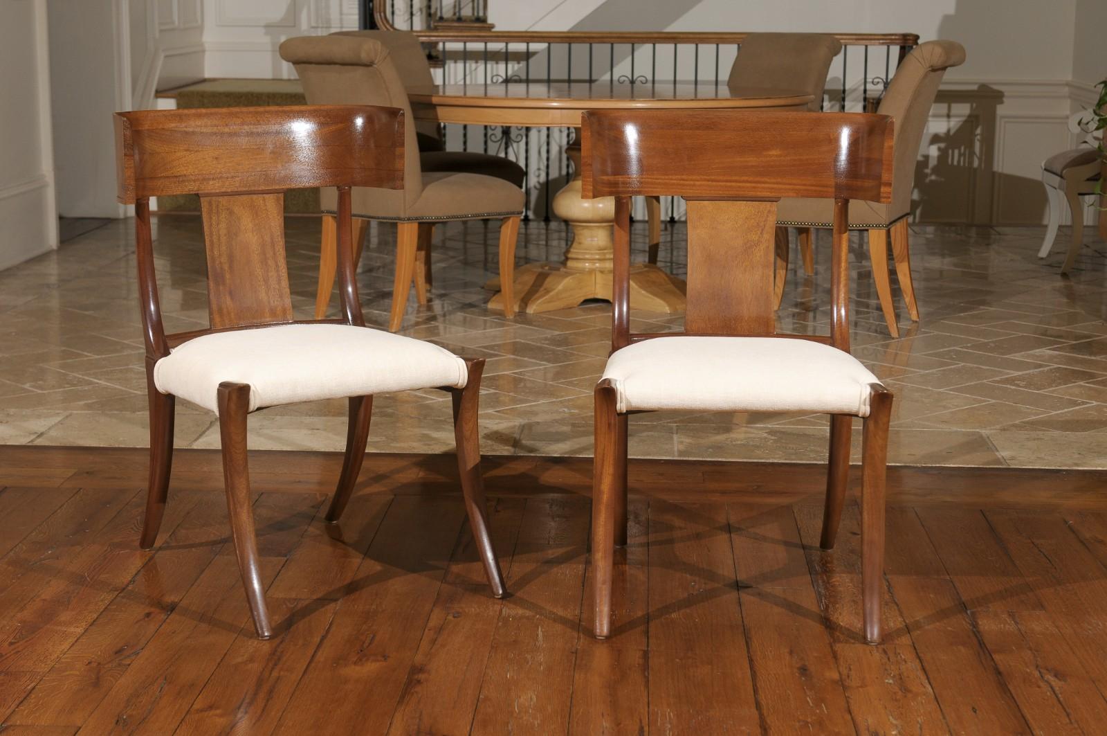 Rarísimo juego de diez (10) sillas de comedor Klismos 
