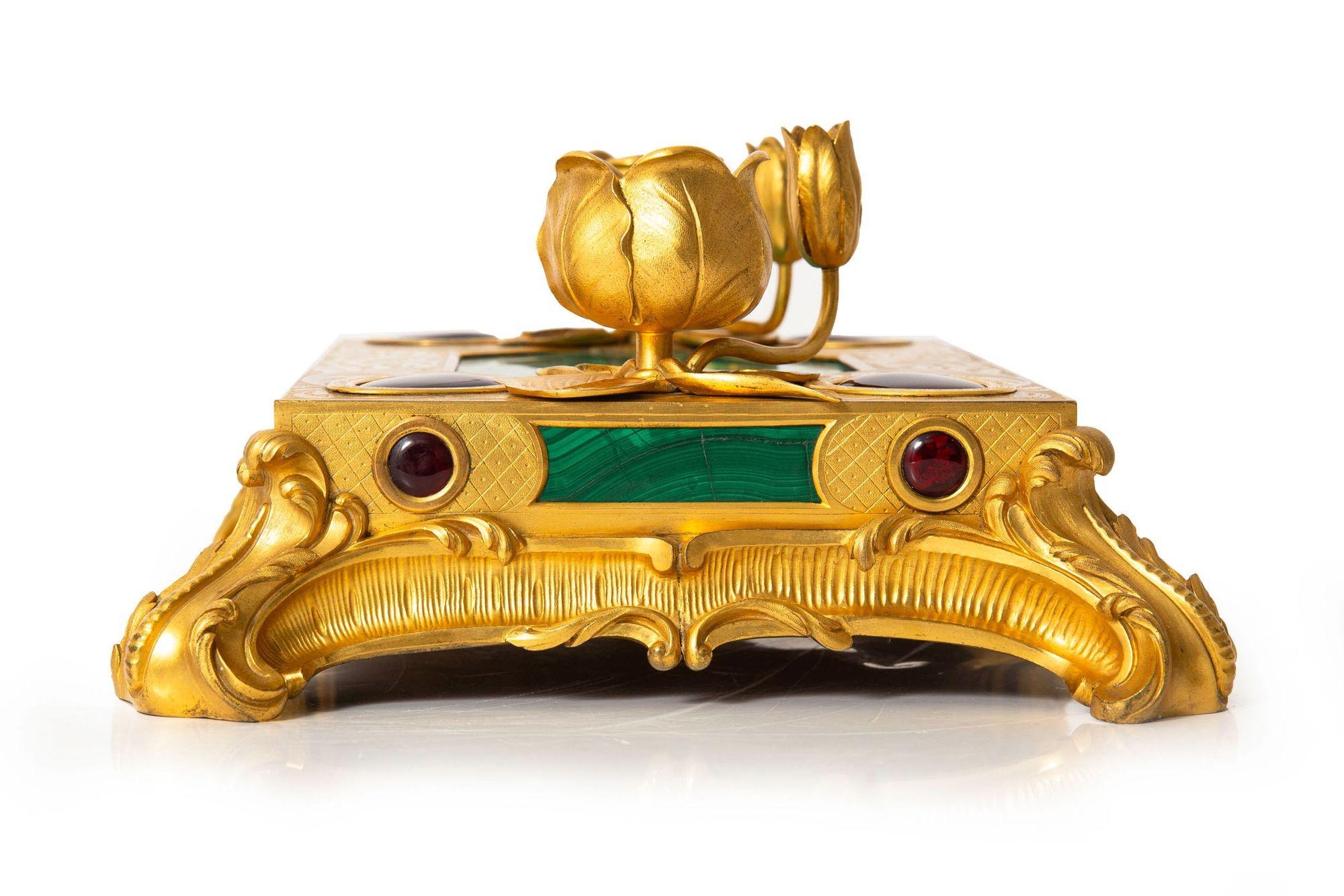 Rococò Squisito set da scrivania rococò in bronzo dorato con calamaio in malachite del 1880 ca. 1880 in vendita