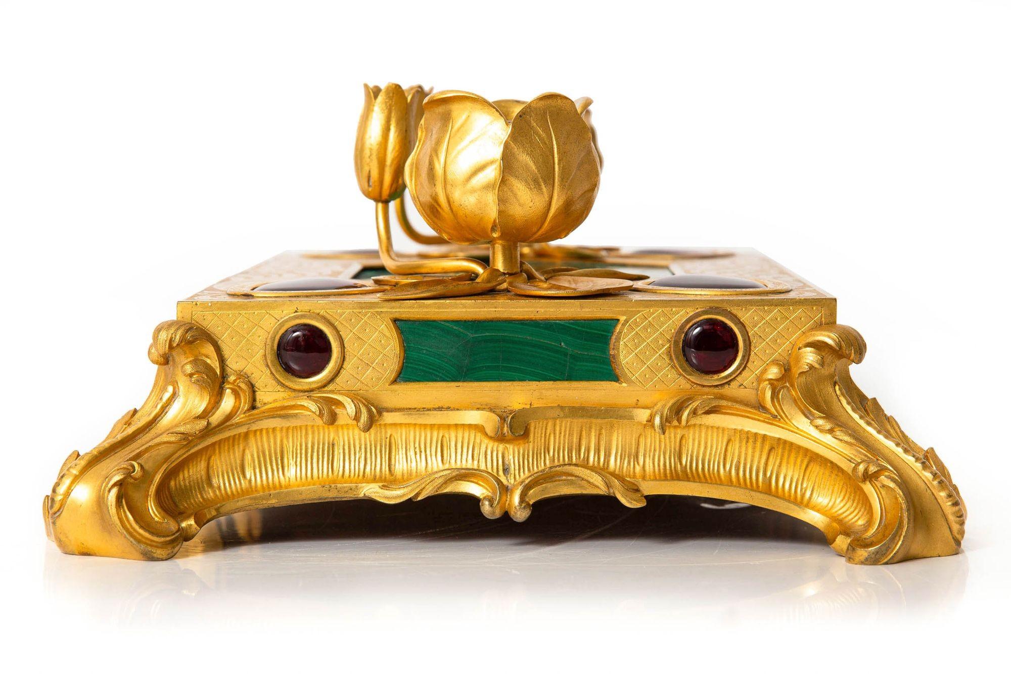 Dorato Squisito set da scrivania rococò in bronzo dorato con calamaio in malachite del 1880 ca. 1880 in vendita