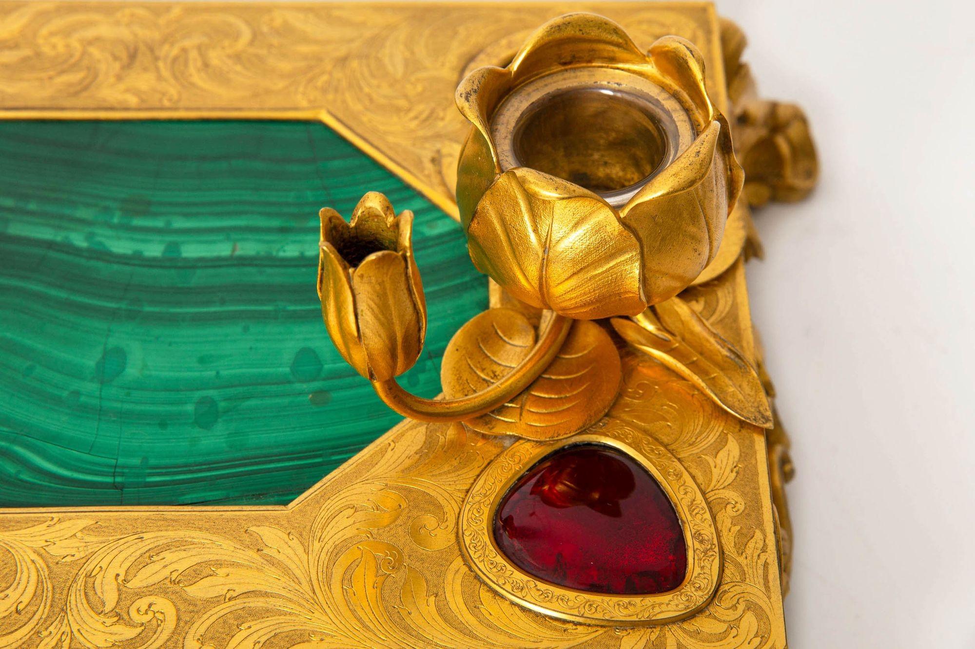 Bronzo Squisito set da scrivania rococò in bronzo dorato con calamaio in malachite del 1880 ca. 1880 in vendita