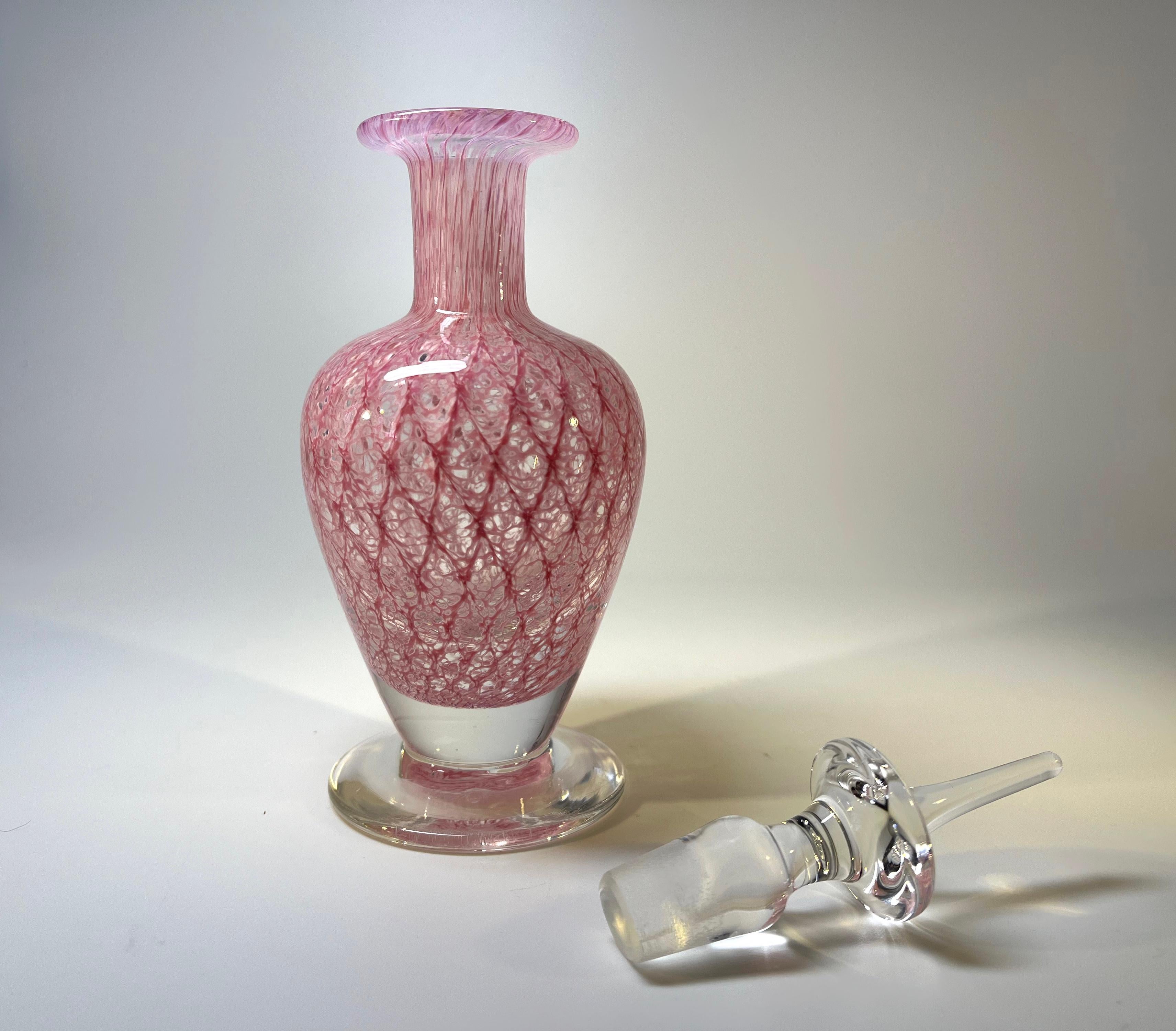 Exquisite Rose Pink English Hand Blown Crystal Perfume Bottle, c1980s In Good Condition In Rothley, Leicestershire