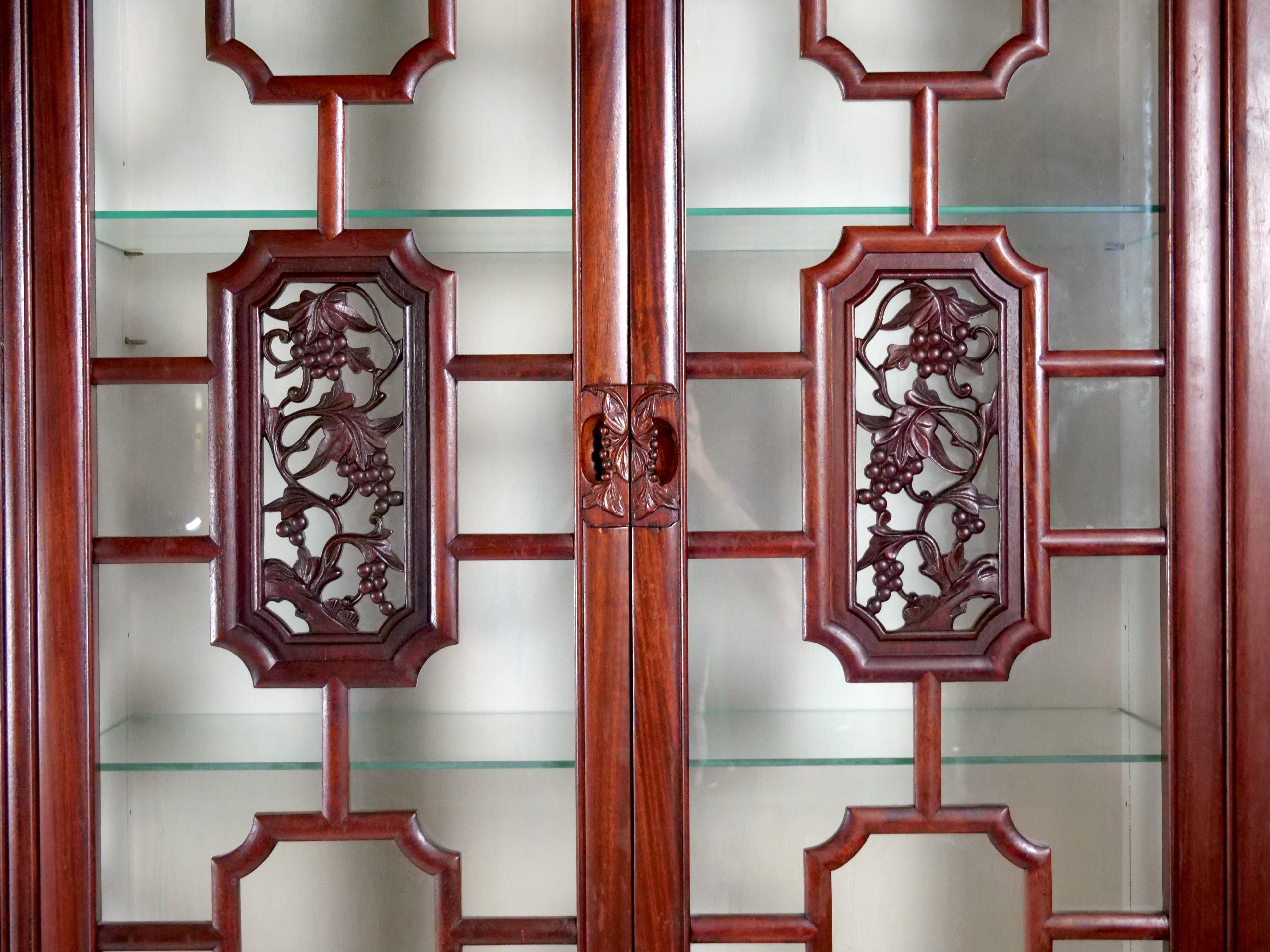 Exquise façade orientale en bois de rose sculptée à la main - Fin du 19e siècle / début du 20e siècle en vente 3