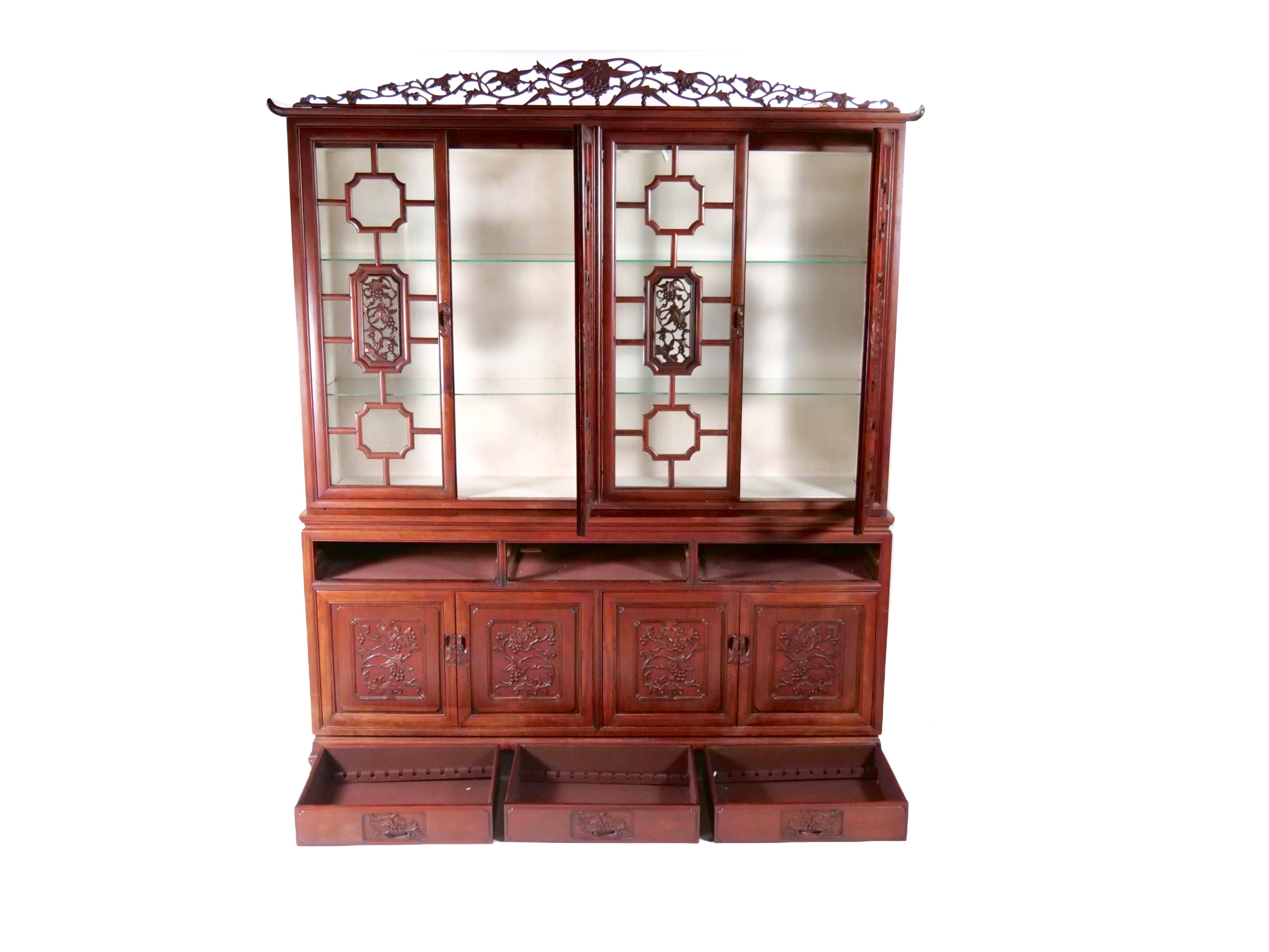 Exportation chinoise Exquise façade orientale en bois de rose sculptée à la main - Fin du 19e siècle / début du 20e siècle en vente