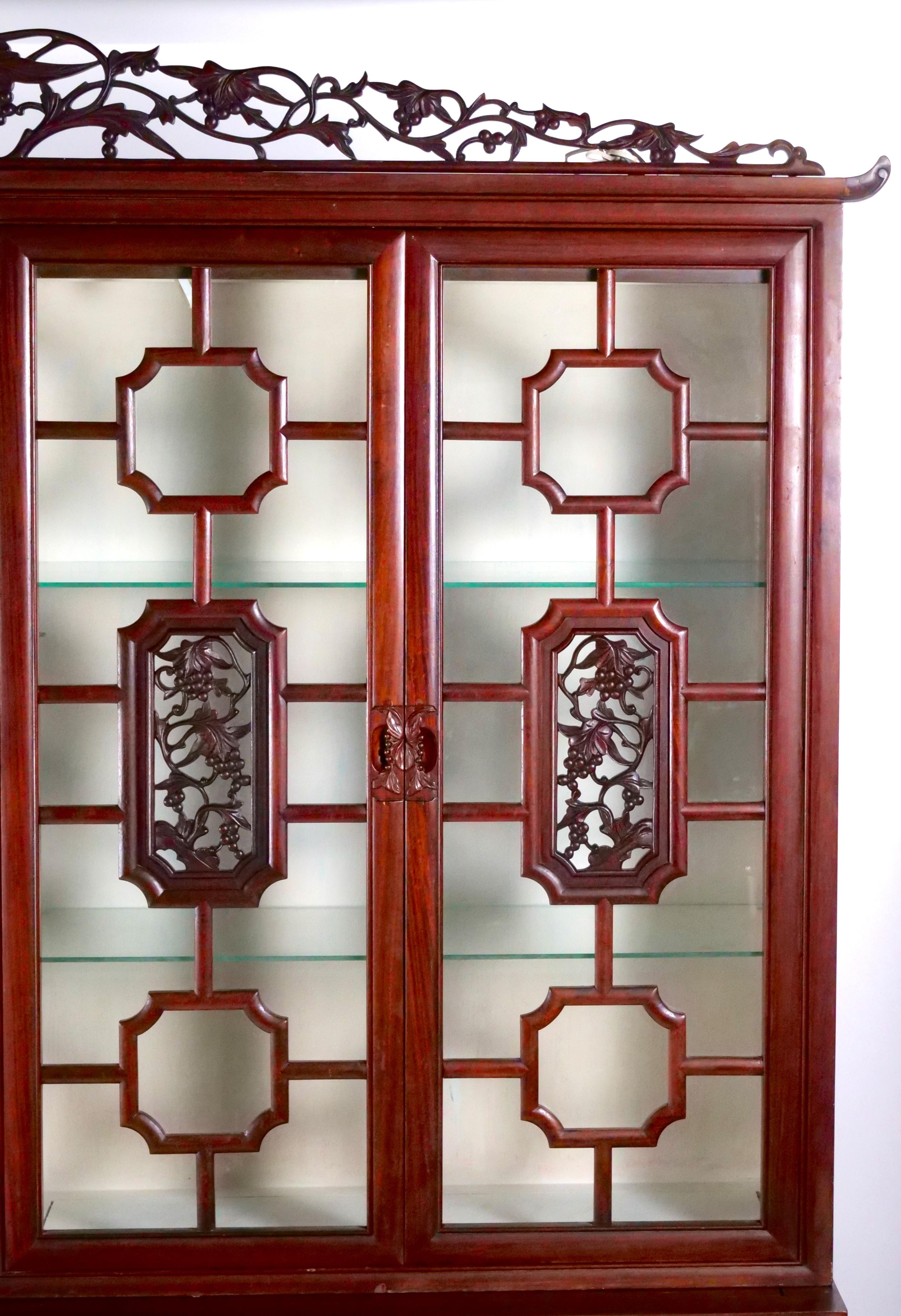 XIXe siècle Exquise façade orientale en bois de rose sculptée à la main - Fin du 19e siècle / début du 20e siècle en vente