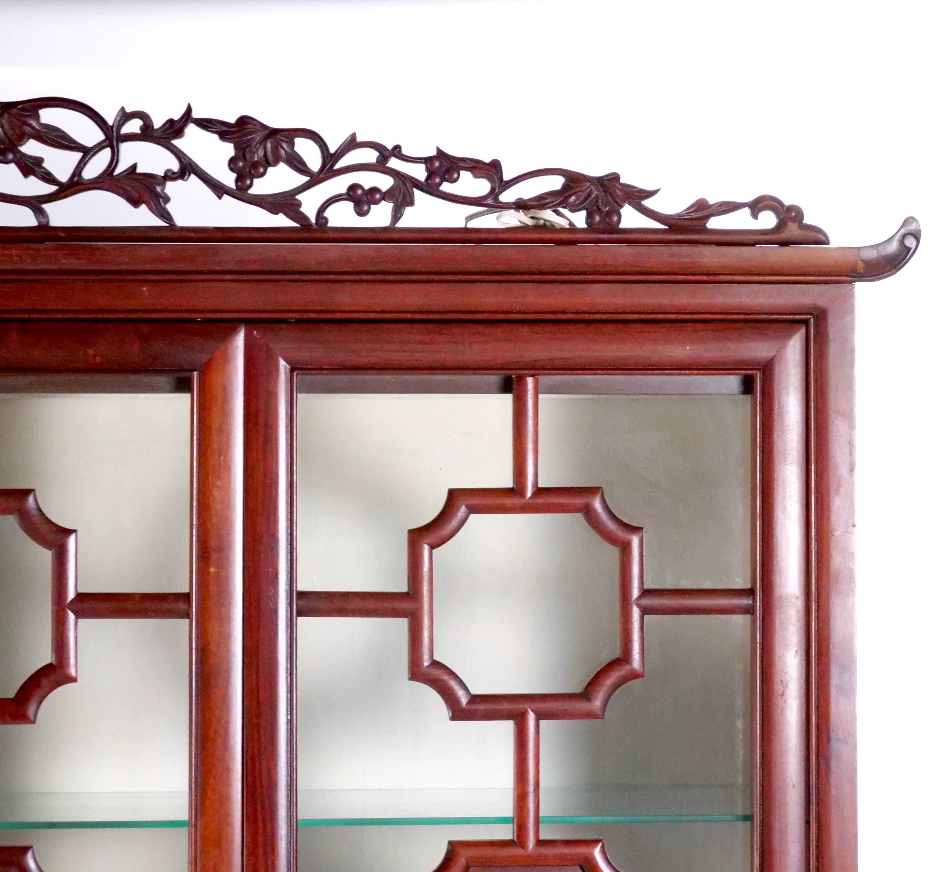 Bois Exquise façade orientale en bois de rose sculptée à la main - Fin du 19e siècle / début du 20e siècle en vente