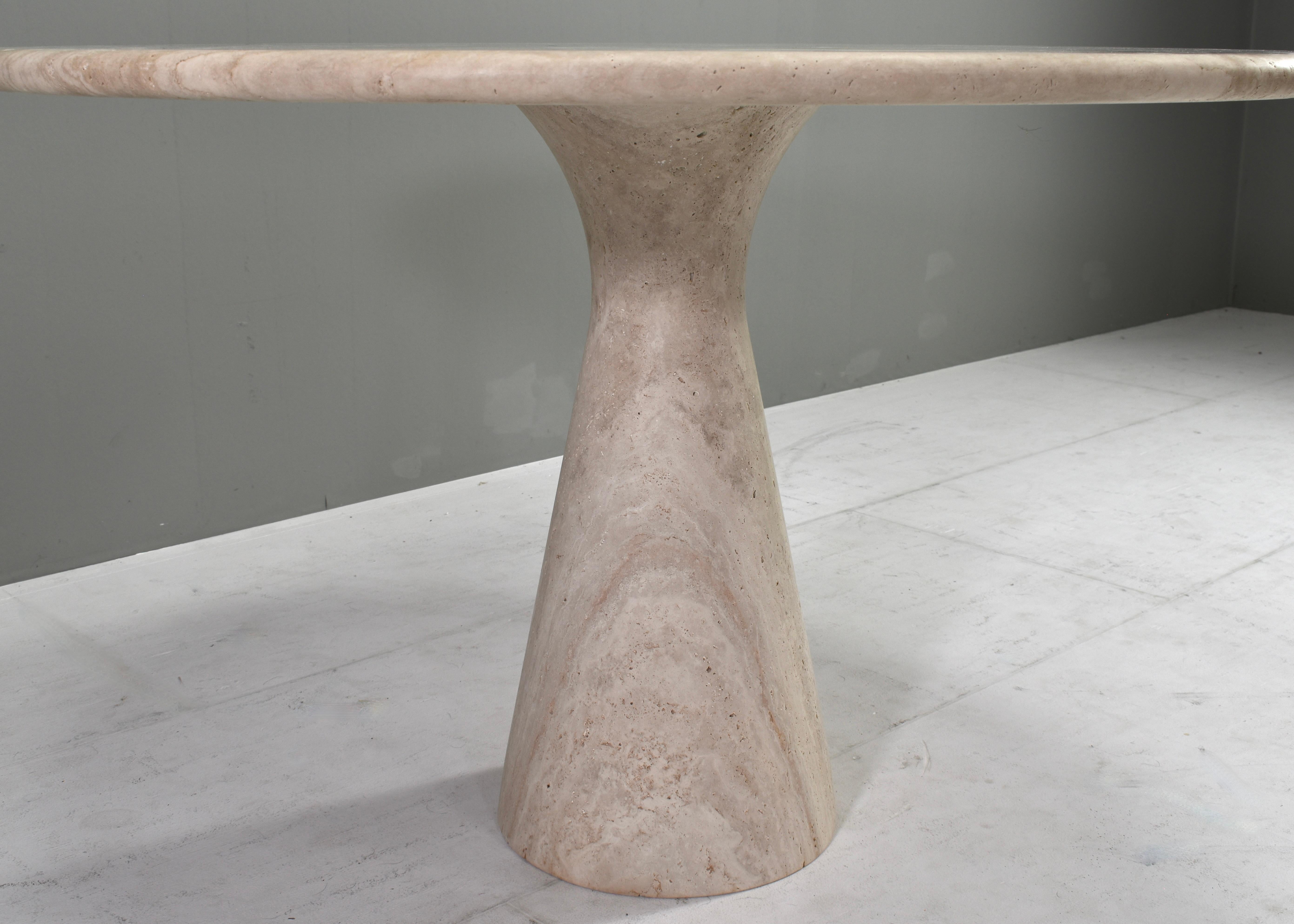 Exquisite Round Travertine Dining Table in the manor of Angelo Mangiarotti/Up&Up In New Condition For Sale In Pijnacker, Zuid-Holland