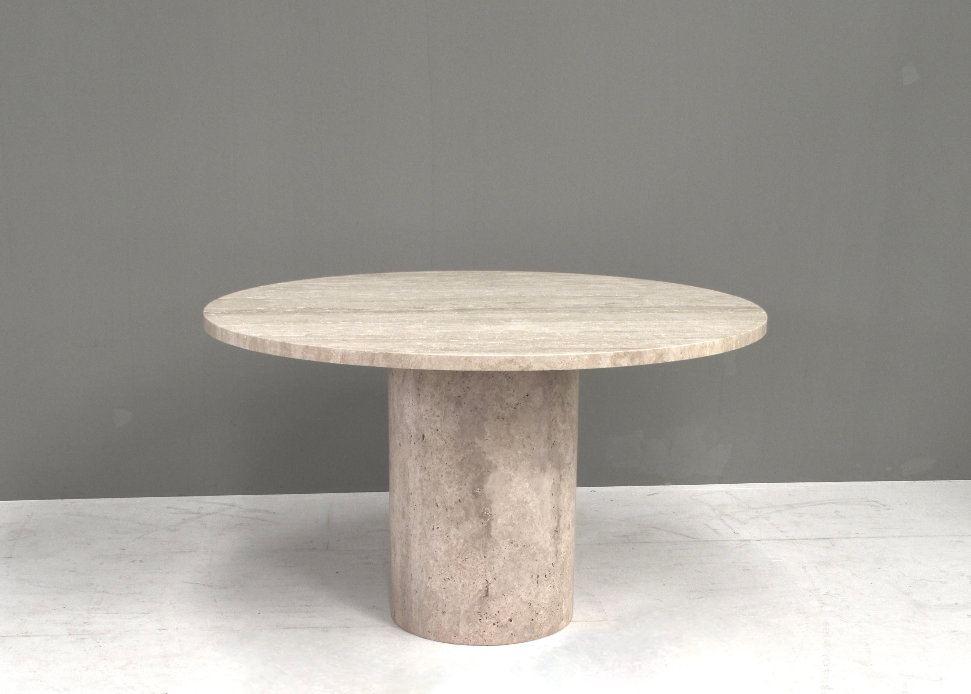 Mid-Century Modern Exquisite Round Travertine Dining Table in the manor of Up& Up and Mangiarotti