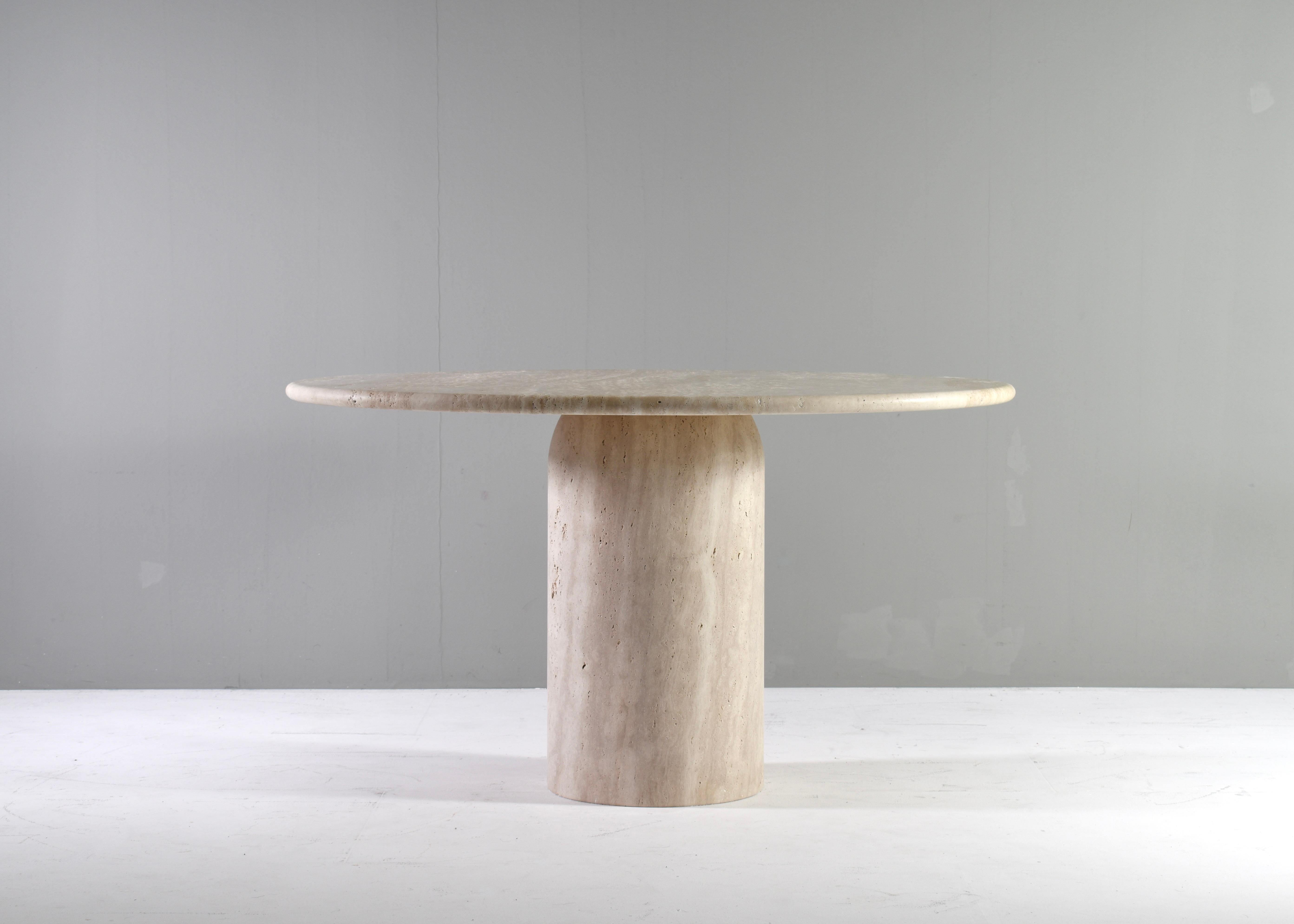Italian Exquisite Round Travertine Dining Table in the manor of Up& Up / Kelly Wearstler