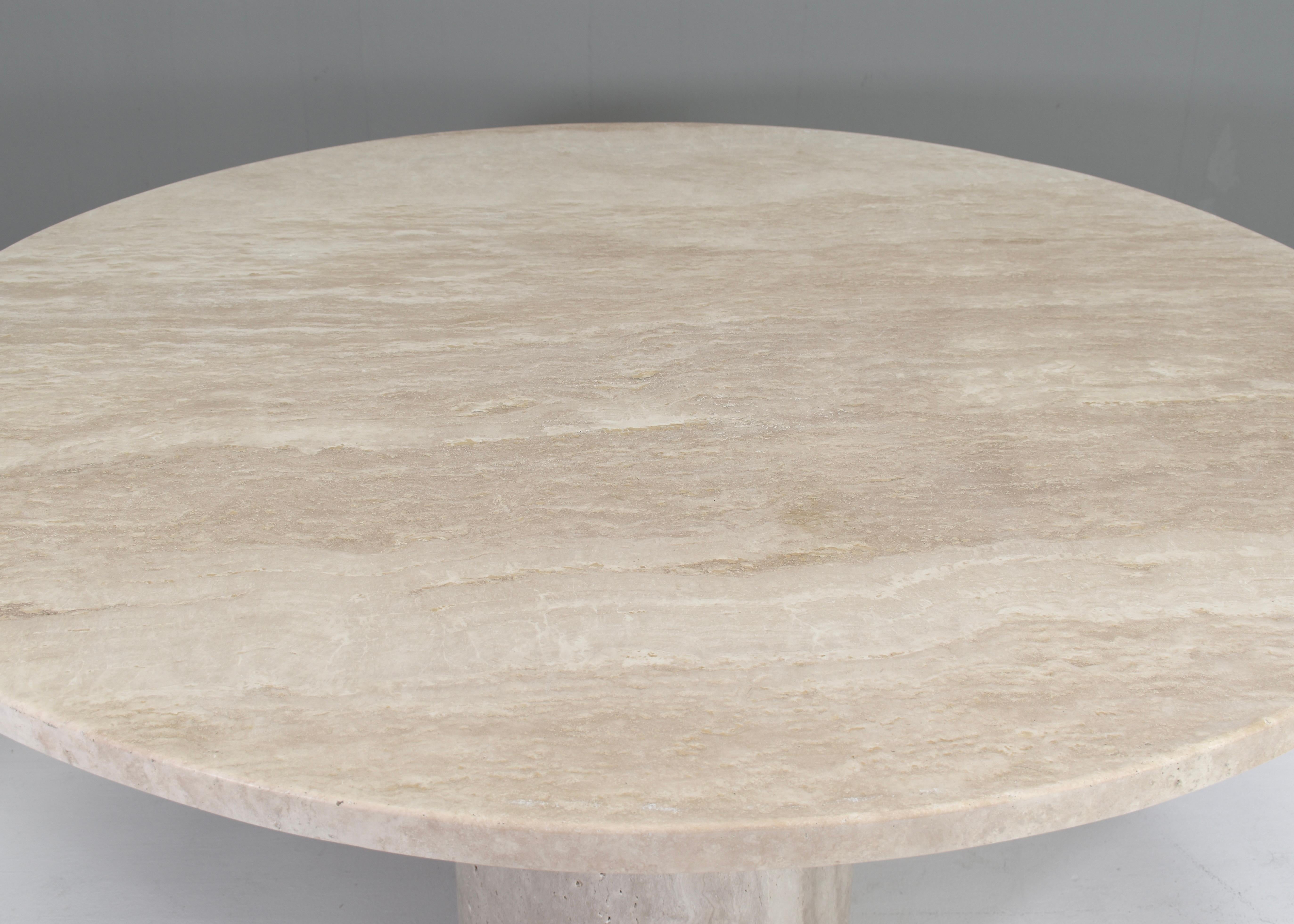 Exquisite Round Travertine Dining Table in the manor of Up& Up / Kelly Wearstler For Sale 3
