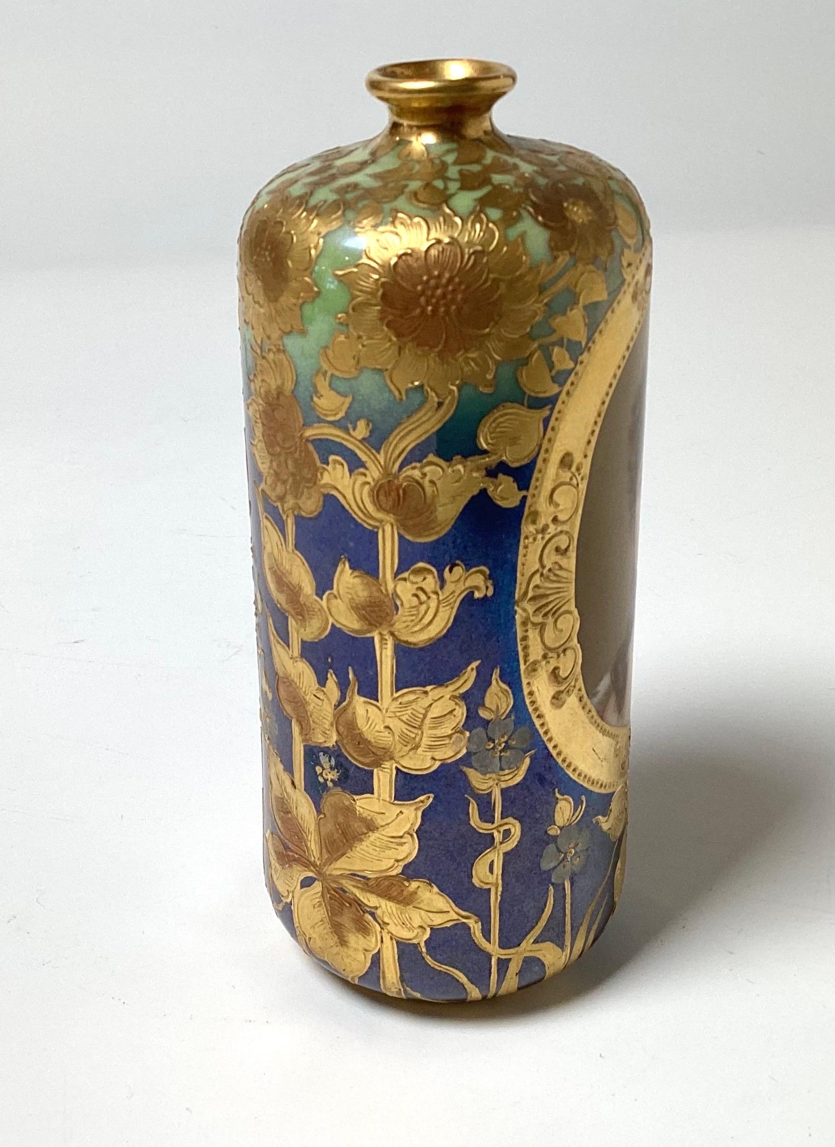 Magnifique vase de cabinet royal de Vienne de la reine Louise, vers 1900 Excellent état - En vente à Lambertville, NJ