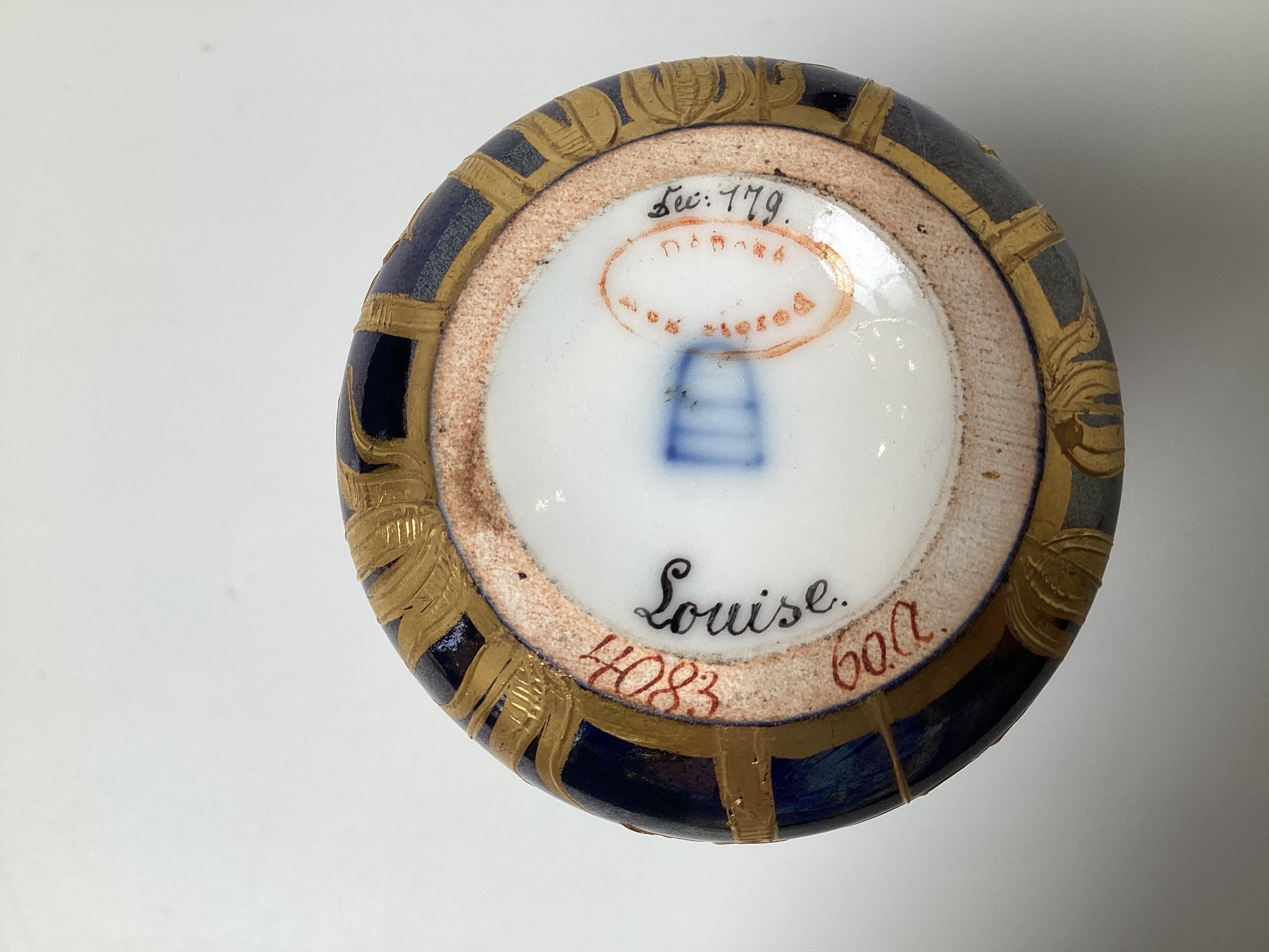Squisito vaso da salotto della Regina Luisa, CIRCA 1900 in vendita 2