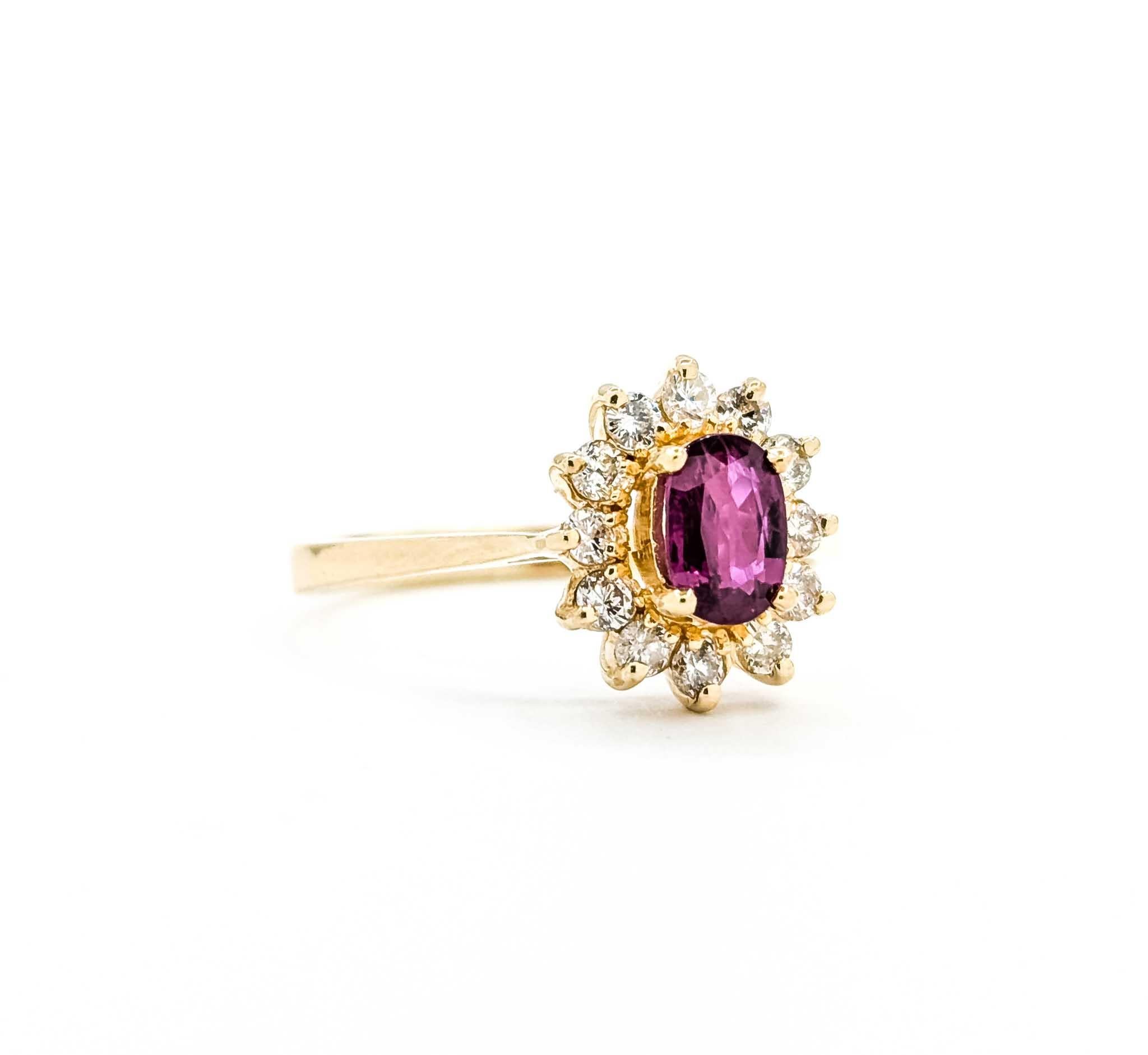 Exquisito anillo con halo de rubíes y diamantes elaborado en oro amarillo de 14k

Descubre el encanto de nuestro exquisito Anillo Halo de Rubíes y Diamantes, elaborado a la perfección en oro amarillo de 14k. Con una cautivadora interacción de