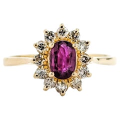 Exquisite Rubin und Diamant Halo Ring in 14k Gelbgold gefertigt