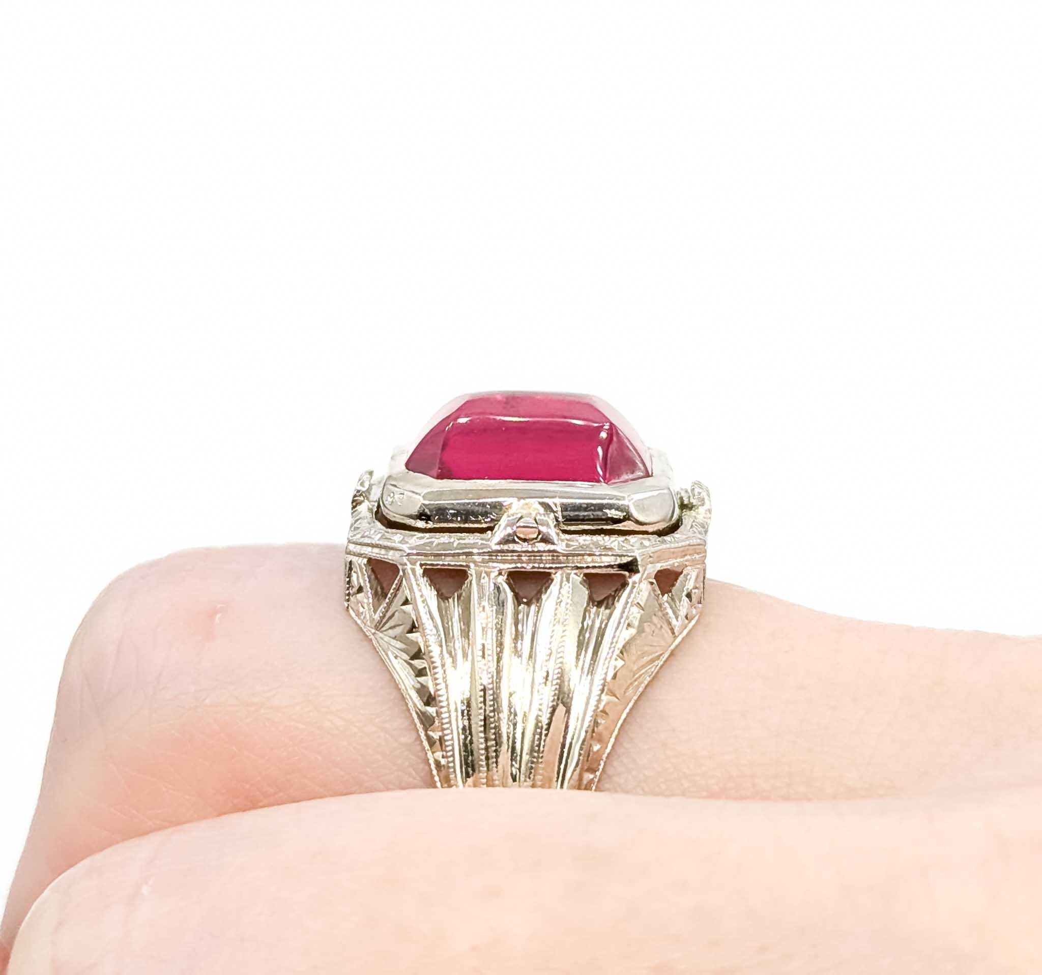 Exquisite Ruby Cabochon and White Gold Ring In Excellent Condition For Sale In Bloomington, MN