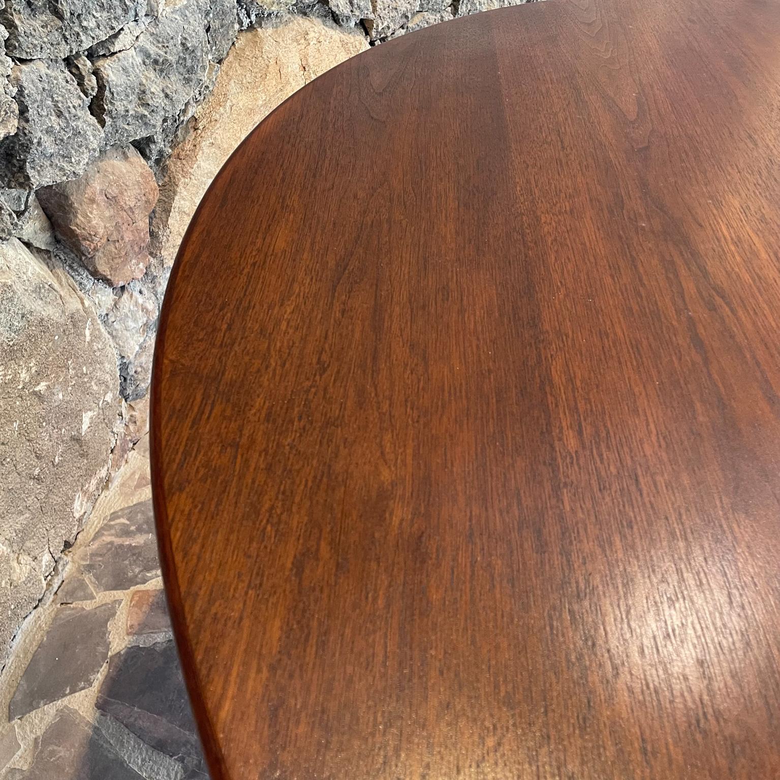 Exquisite Saarinen Knoll Tulip Round Dining Table in Walnut White Base 1970s 3