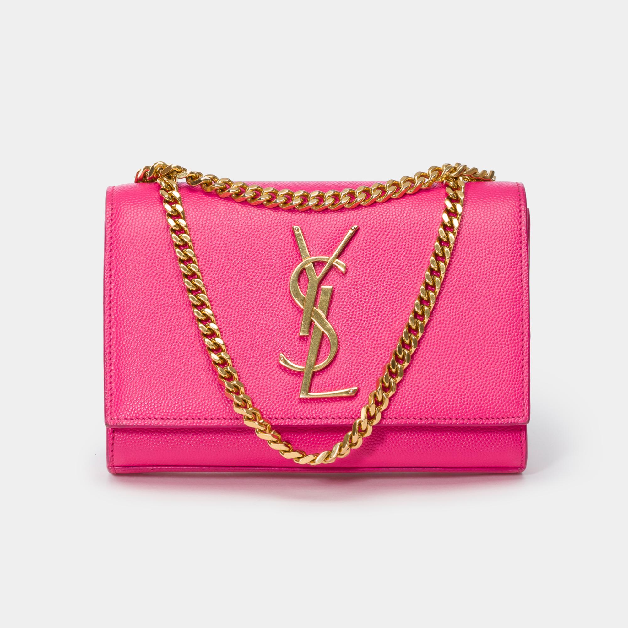 The bright Saint Laurent Kate shoulder bag in pink grained leather, gold metal trim, a convertible chain handle in gold metal for a hand or shoulder or crossbody carry

Magnetic flap closure
Black leather inner lining, one patch pocket
Signature: