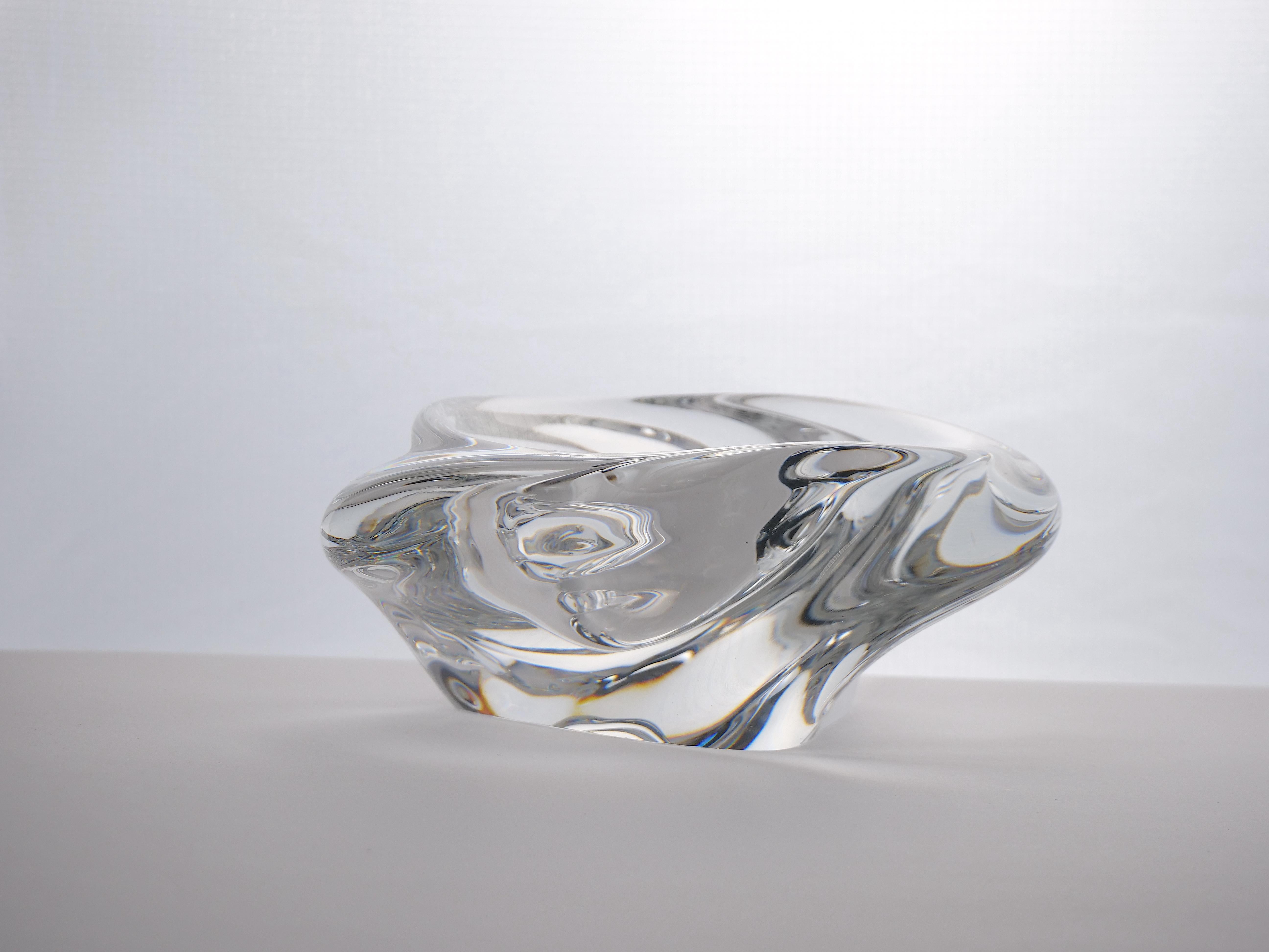 Exquisite Sculptural Baccarat Triangular Shape Paper Weight / Ash Tray 4