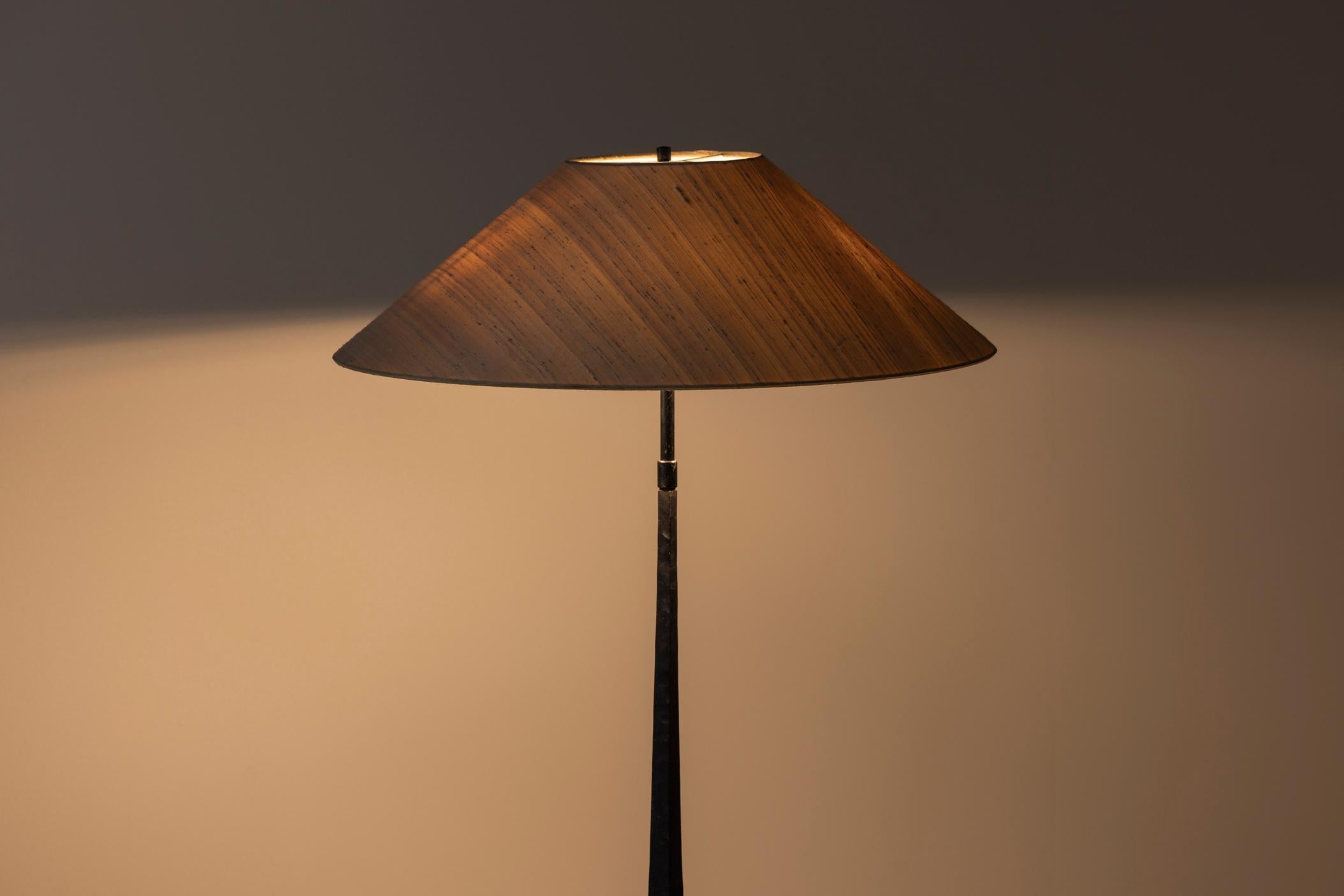 Magnifique lampadaire sculptural des années 1980. en vente 3