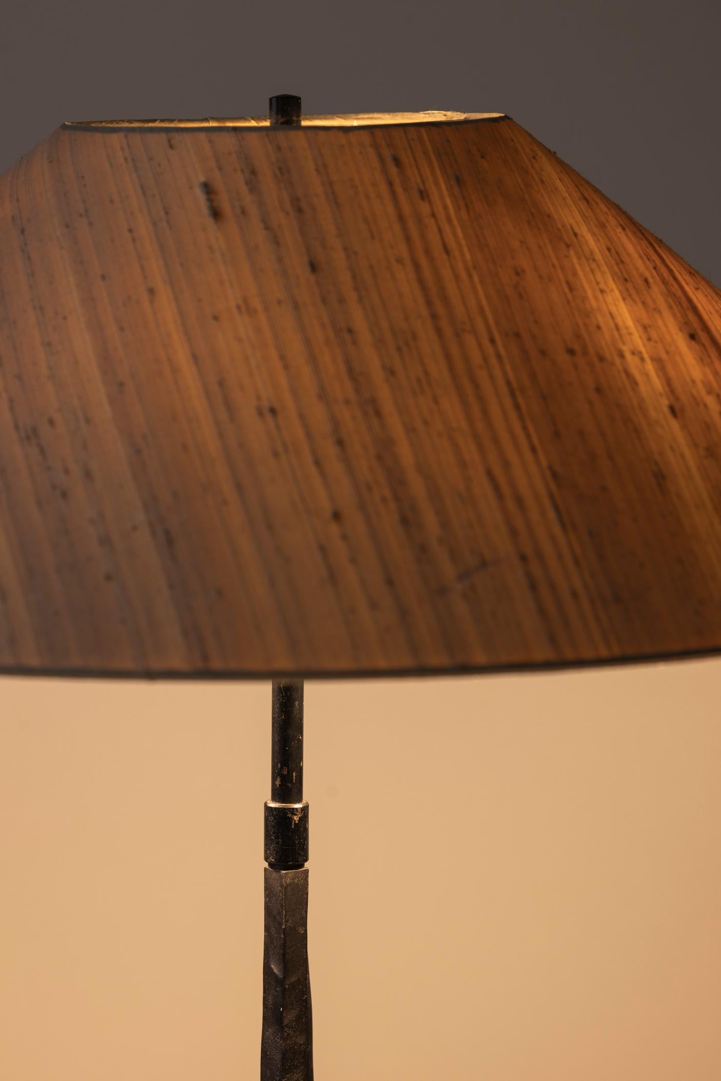 Magnifique lampadaire sculptural des années 1980. en vente 4