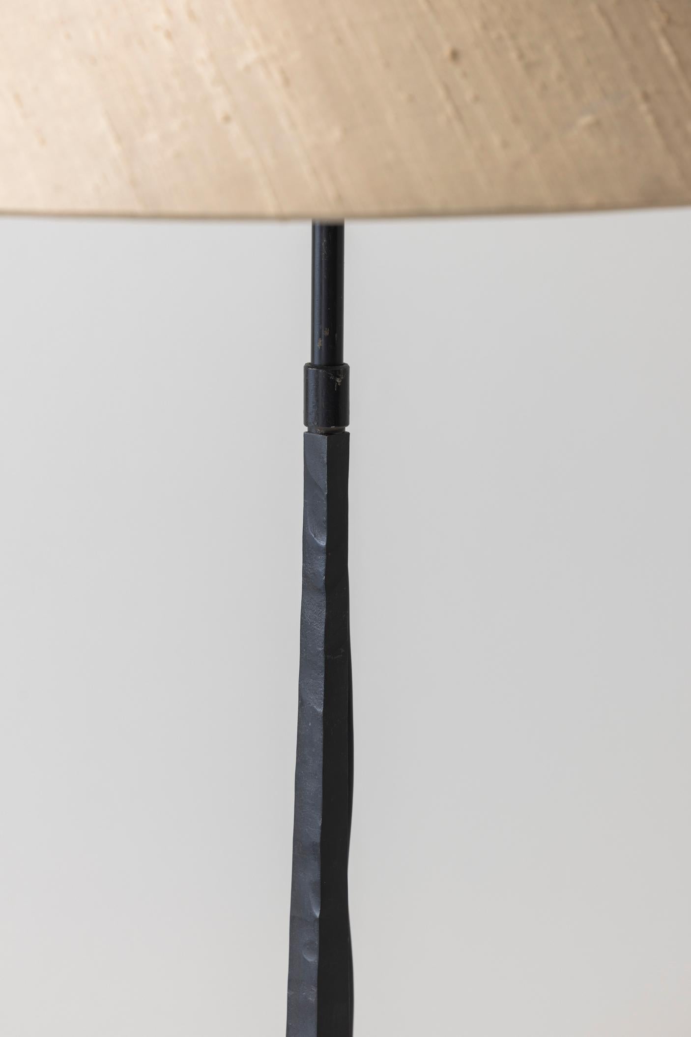 Magnifique lampadaire sculptural des années 1980. en vente 6