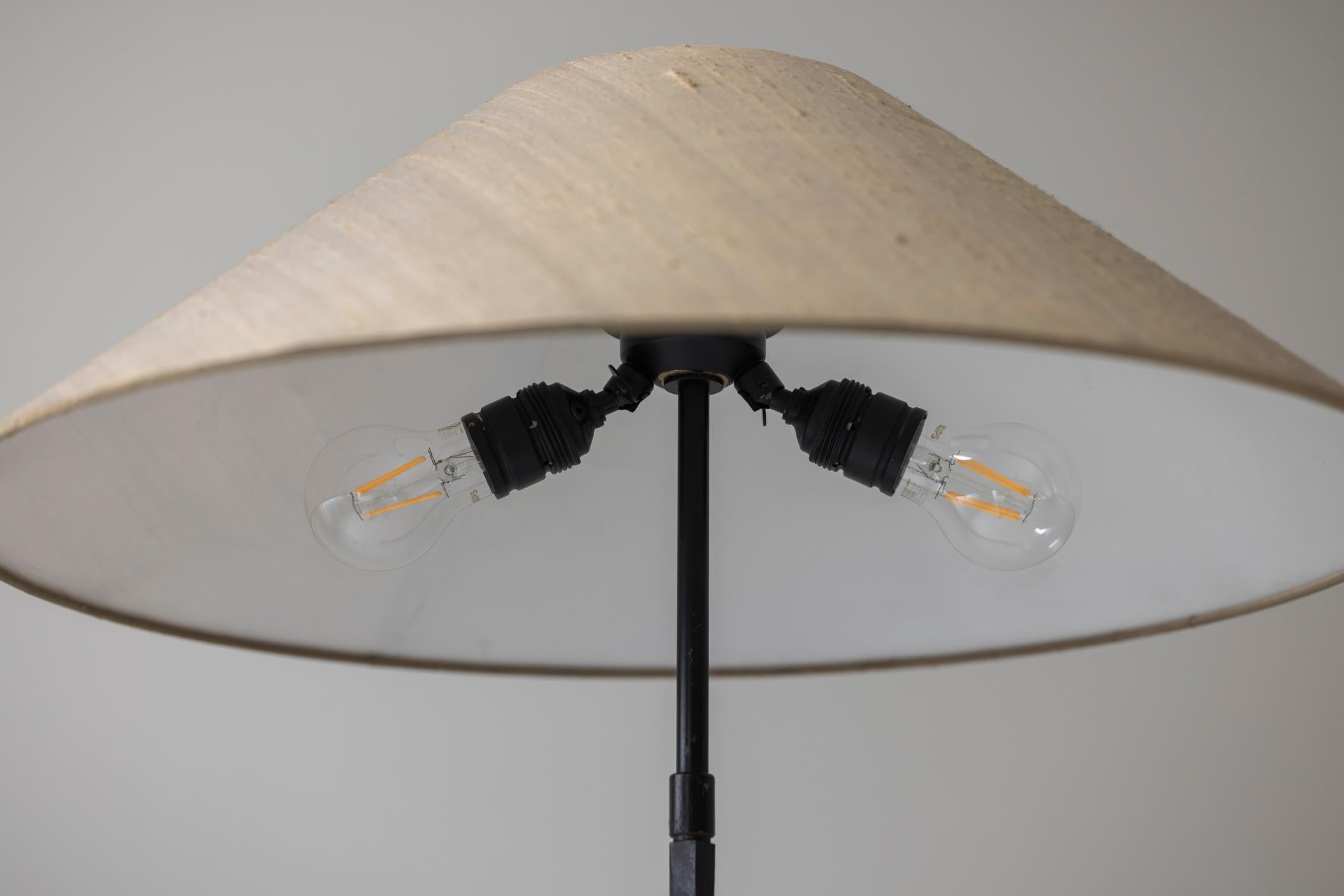 Magnifique lampadaire sculptural des années 1980. en vente 7