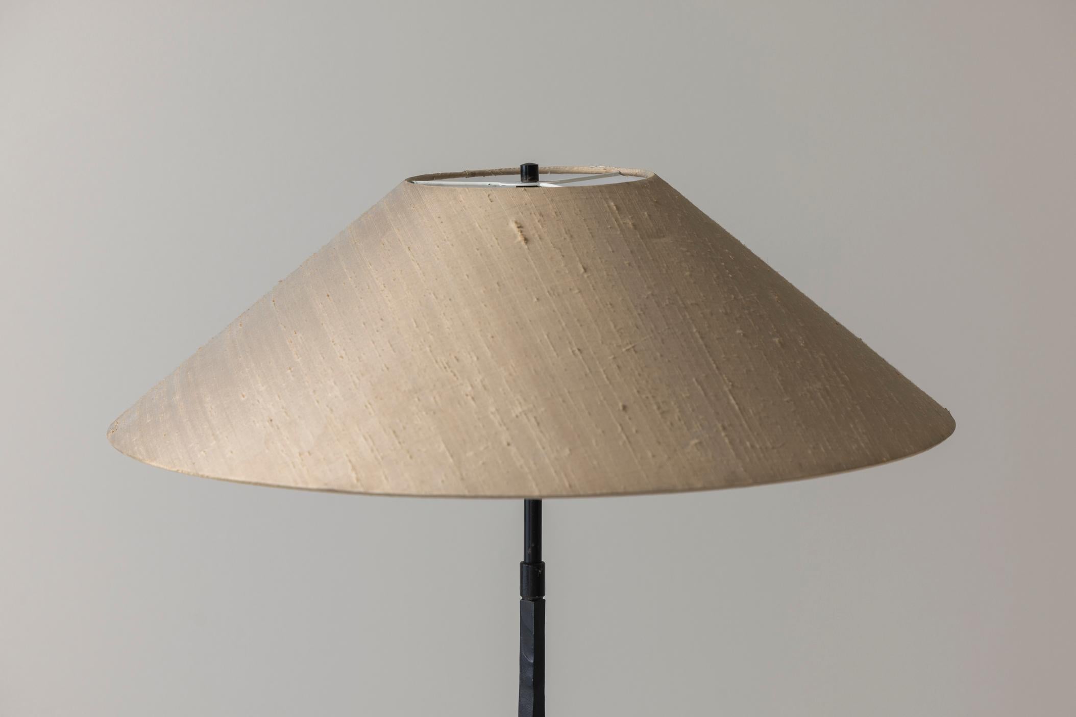 Européen Magnifique lampadaire sculptural des années 1980. en vente