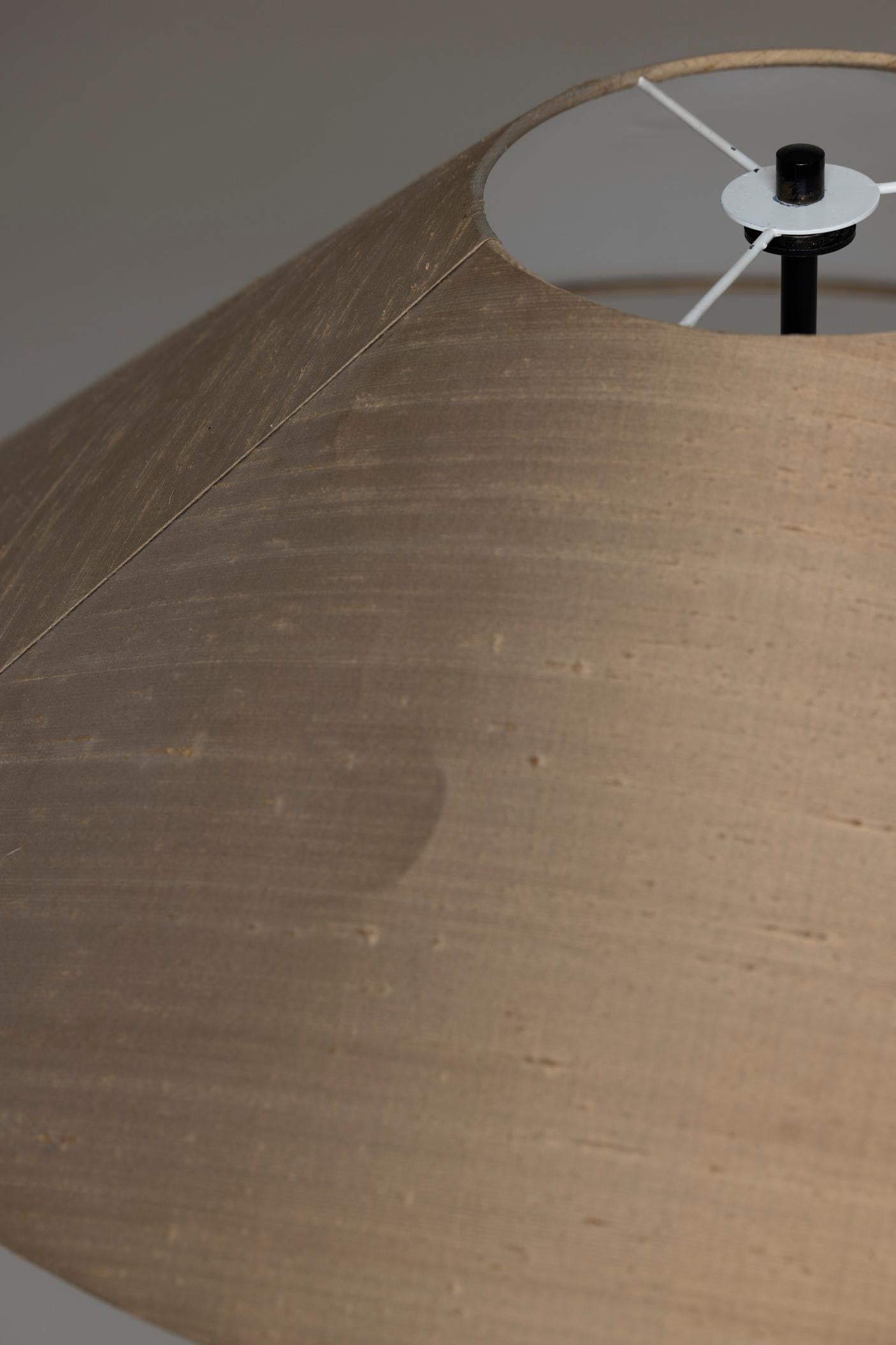 Magnifique lampadaire sculptural des années 1980. en vente 1