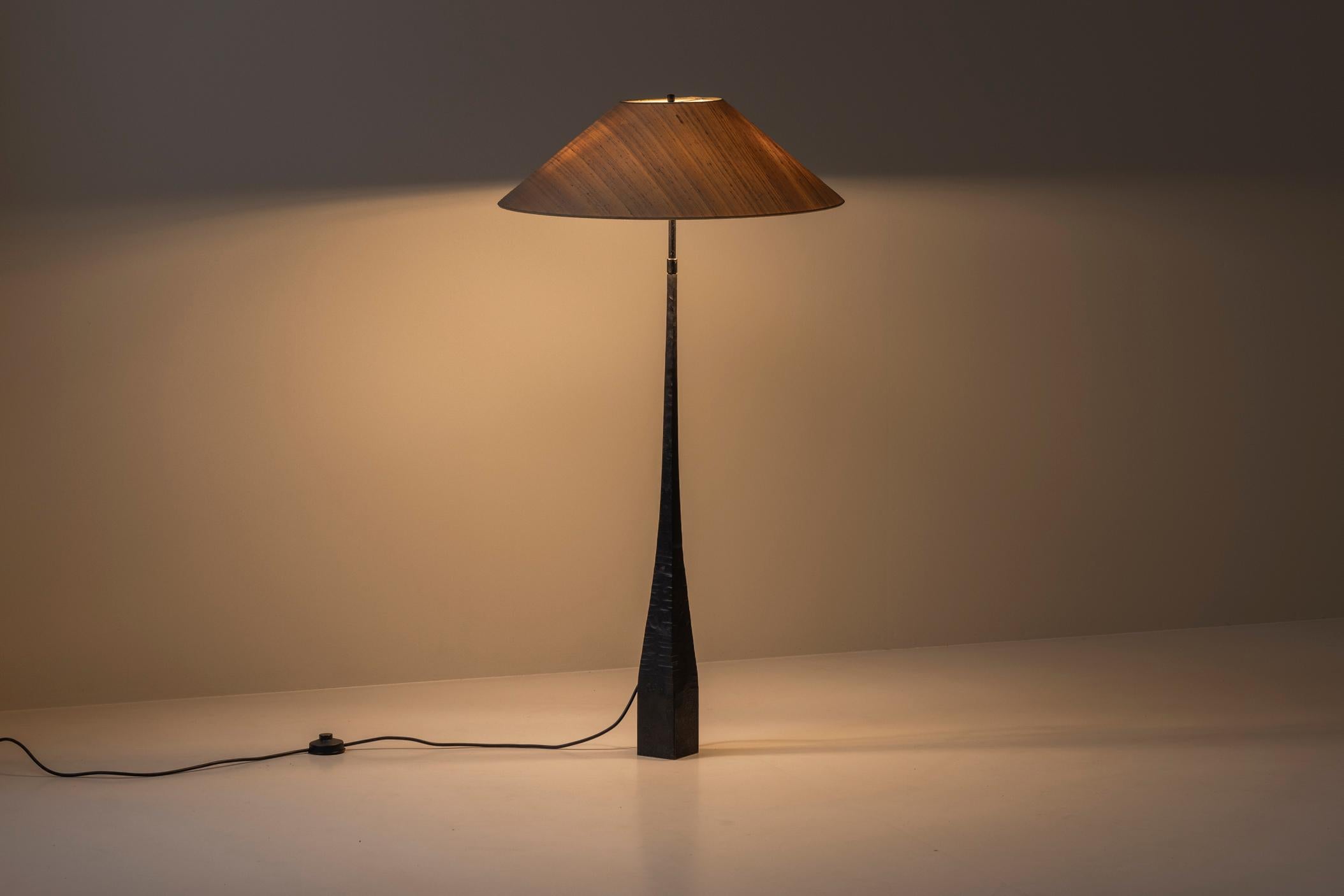 Magnifique lampadaire sculptural des années 1980. en vente 2