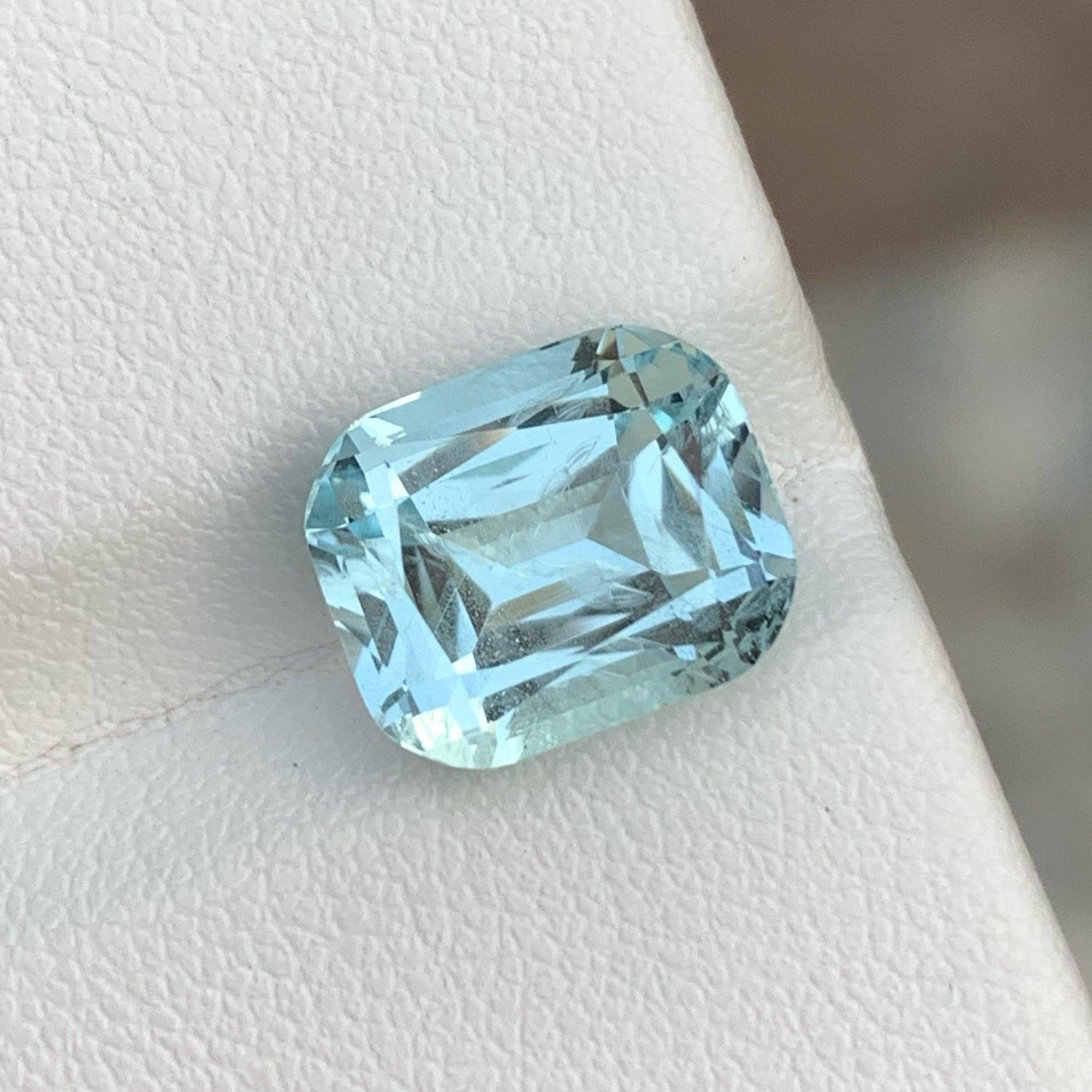 Women's or Men's Exquisite Sea Blue Step Cushion Cut Aquamarine 5.45 Carats Gemstone Ring Jewelry For Sale