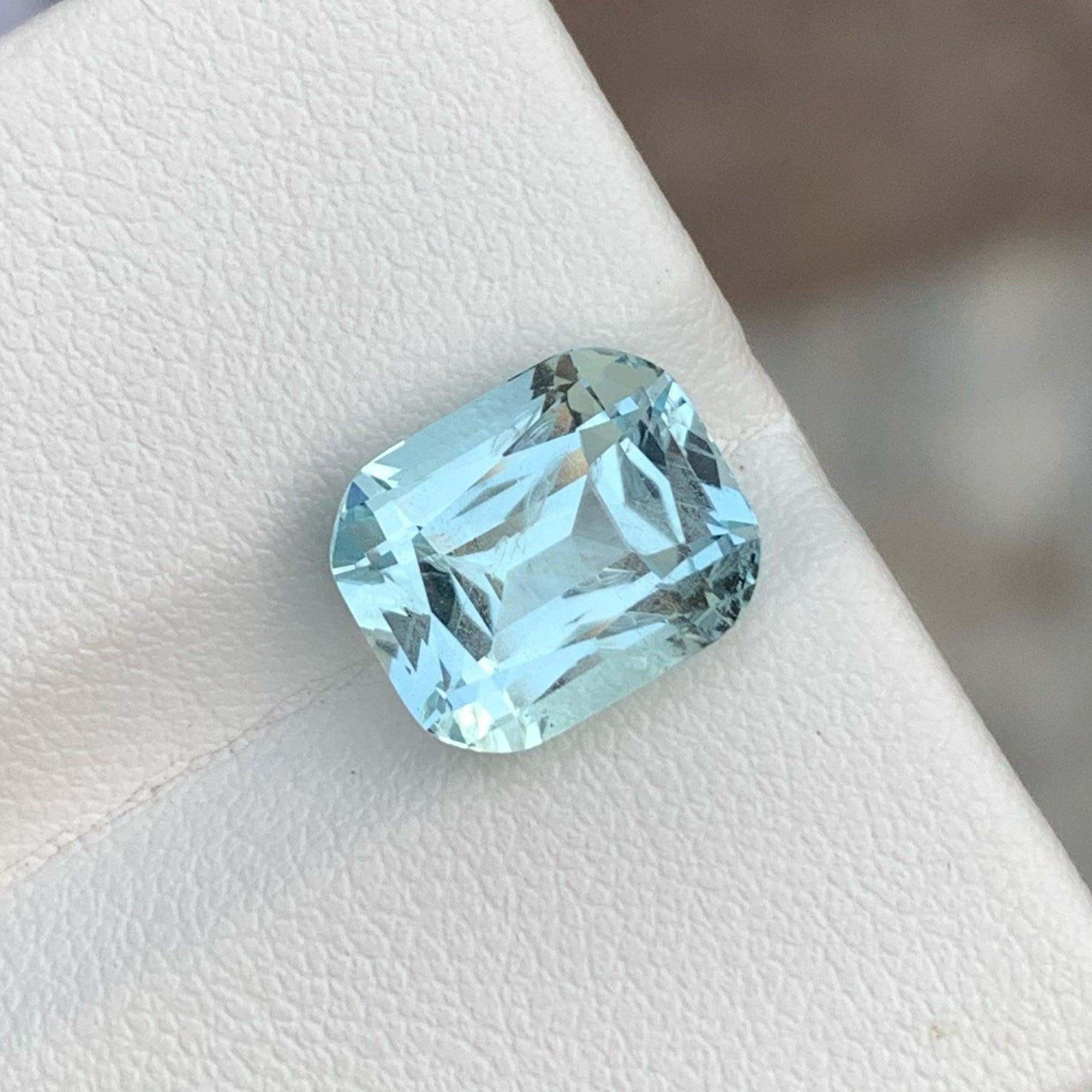 Exquisite Sea Blue Step Cushion Cut Aquamarine 5.45 Carats Gemstone Ring Jewelry For Sale 1