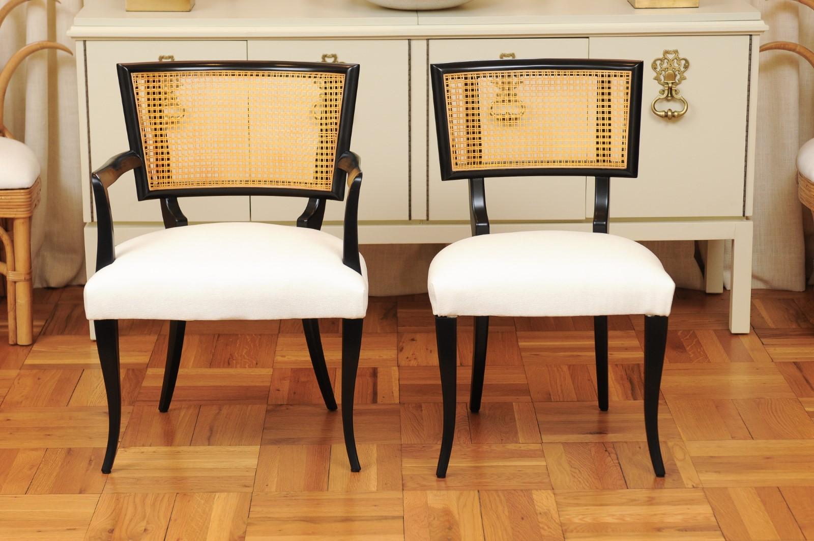 Milieu du XXe siècle Magnifique ensemble de 10 chaises de salle à manger Klismos en rotin dans le style de Billy Haines en vente