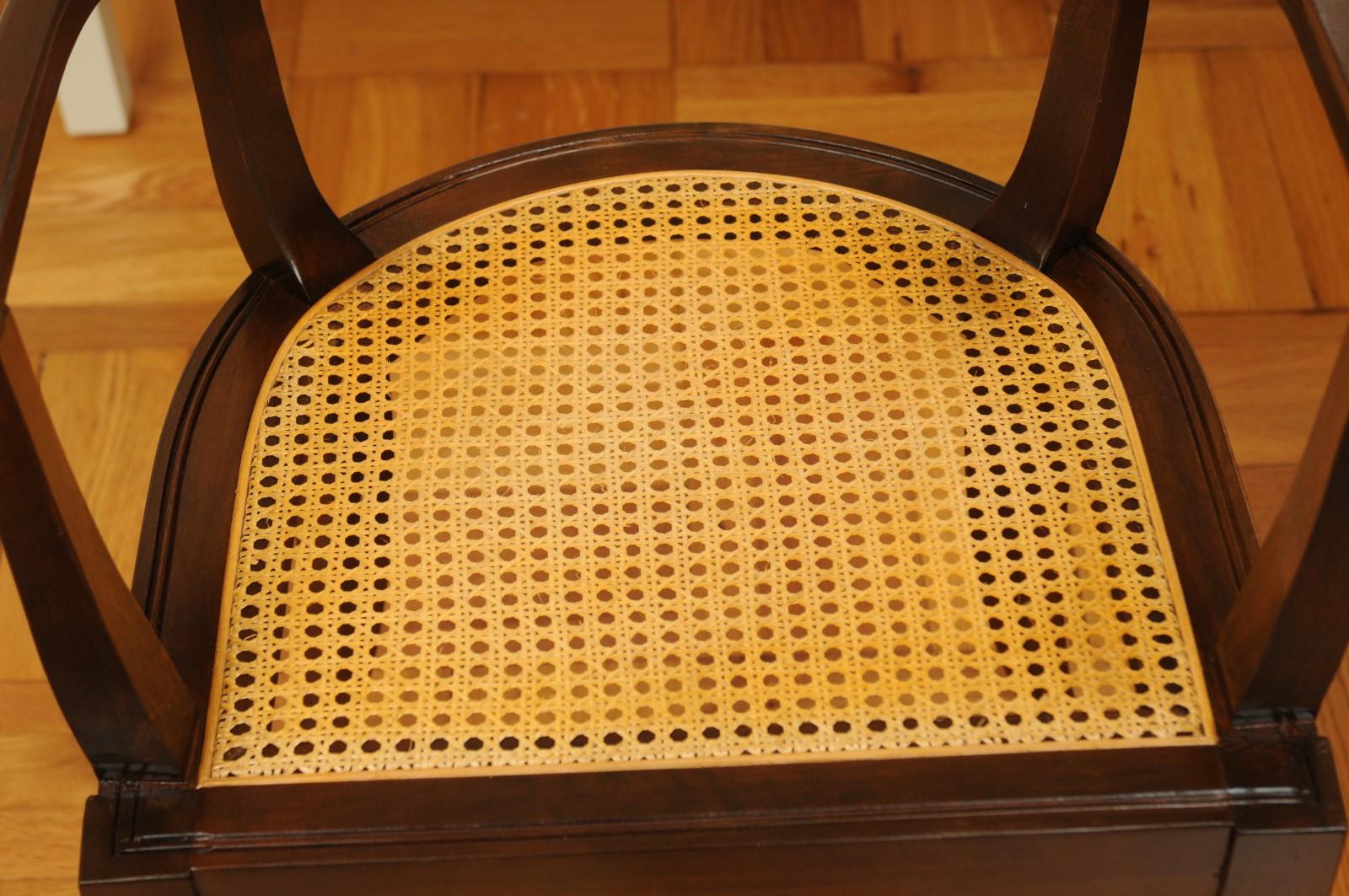 Magnifique ensemble de 12 chaises de salle à manger Klismos en rotin par Baker, datant d'environ 1958, sièges en rotin en vente 9