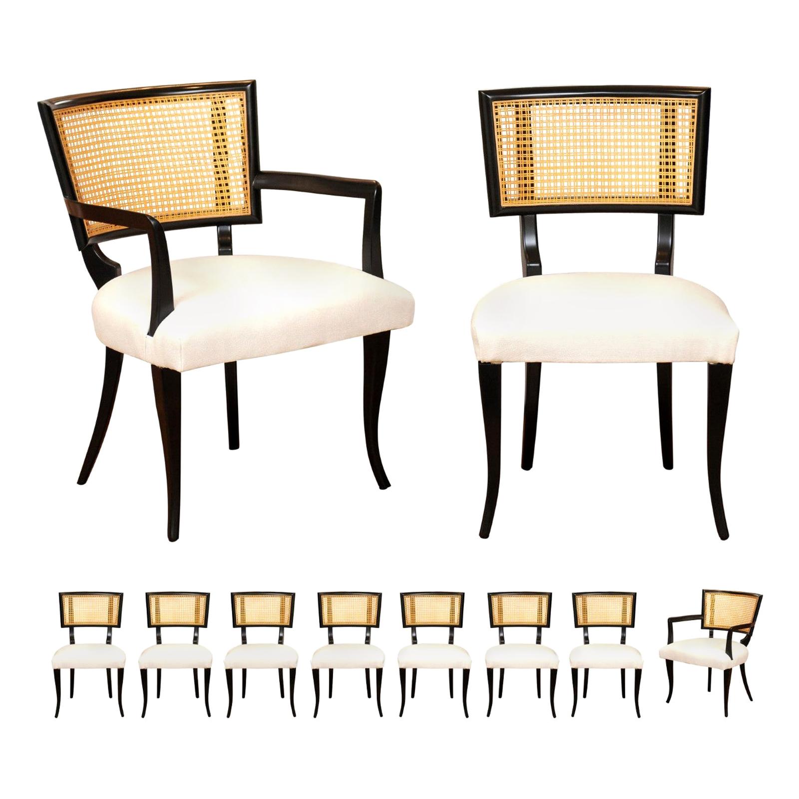 Magnifique ensemble de 12 chaises de salle à manger Klismos en rotin dans le style de Billy Haines