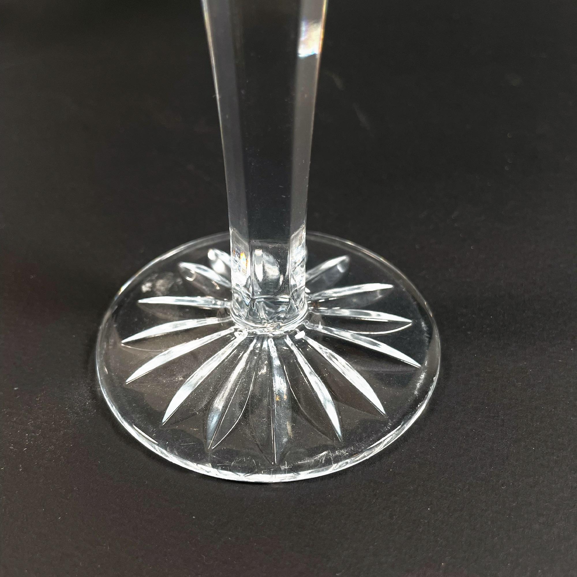 Magnifique ensemble de 17 verres en cristal taillés à la main à motif de houx - années 1960 en vente 3